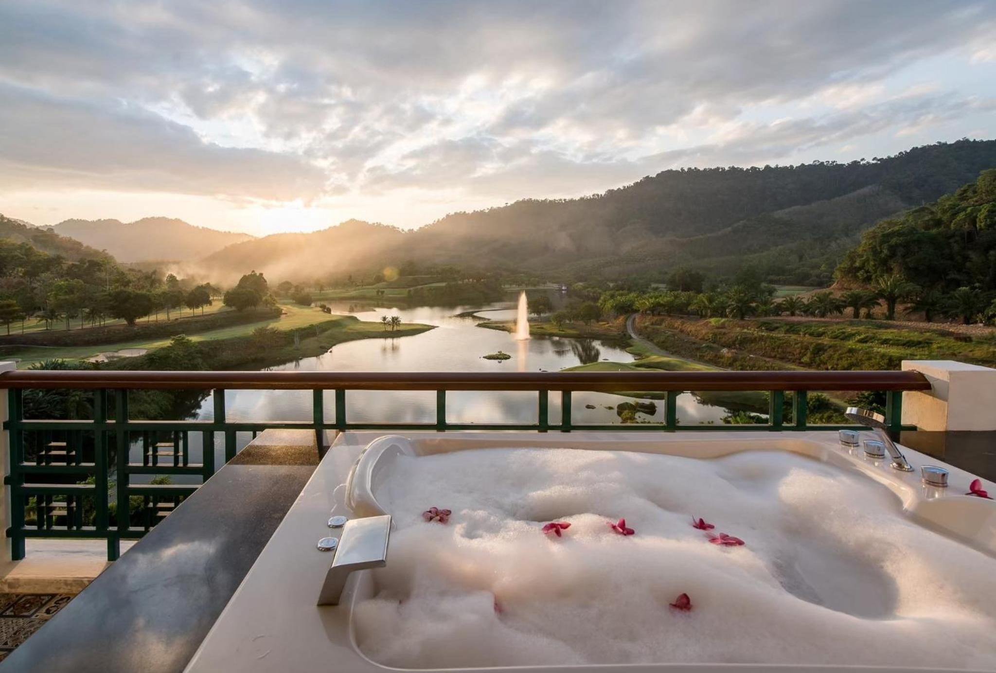 Katathong Golf Resort & Spa