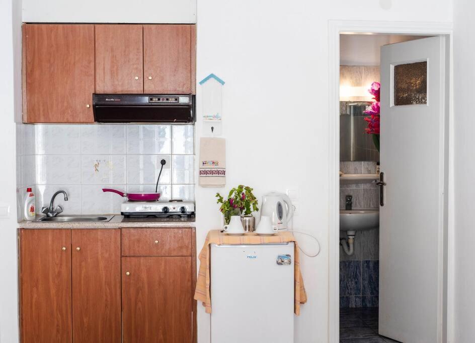 White wave studios en Kamari — kitchen