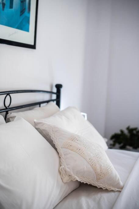 White wave studio 1 , 3min walk from Kamari beach photo 3