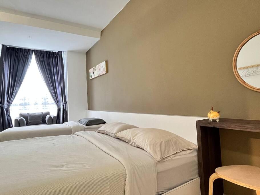 Emerald Avenue Cozy 3R3B Apartment 715