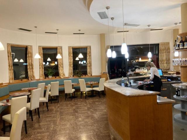 Food & Beverage