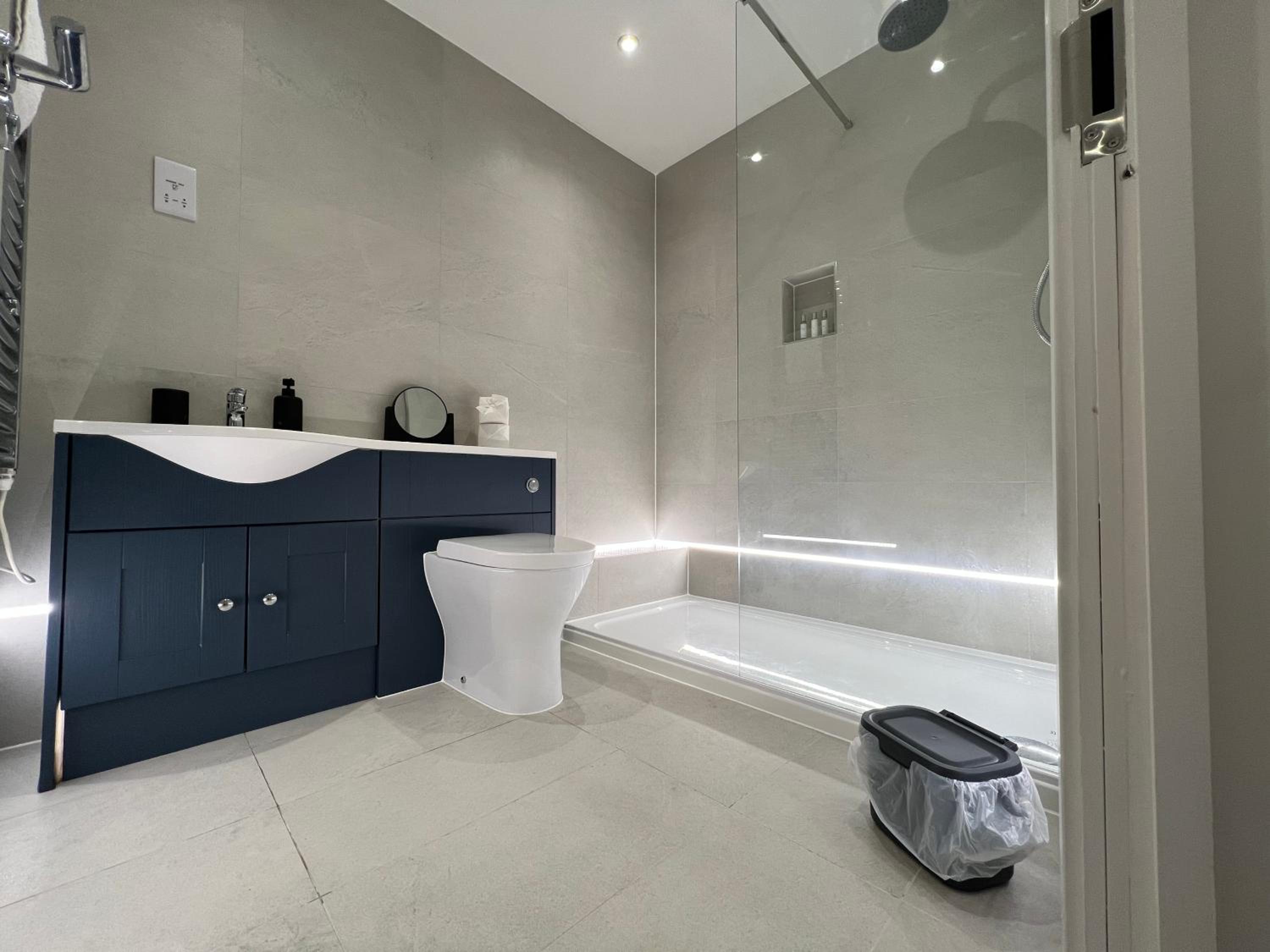 Mustafa House By E2M Stays - 1 & 2 Bedroom Stunning Apt in Central Town view 2