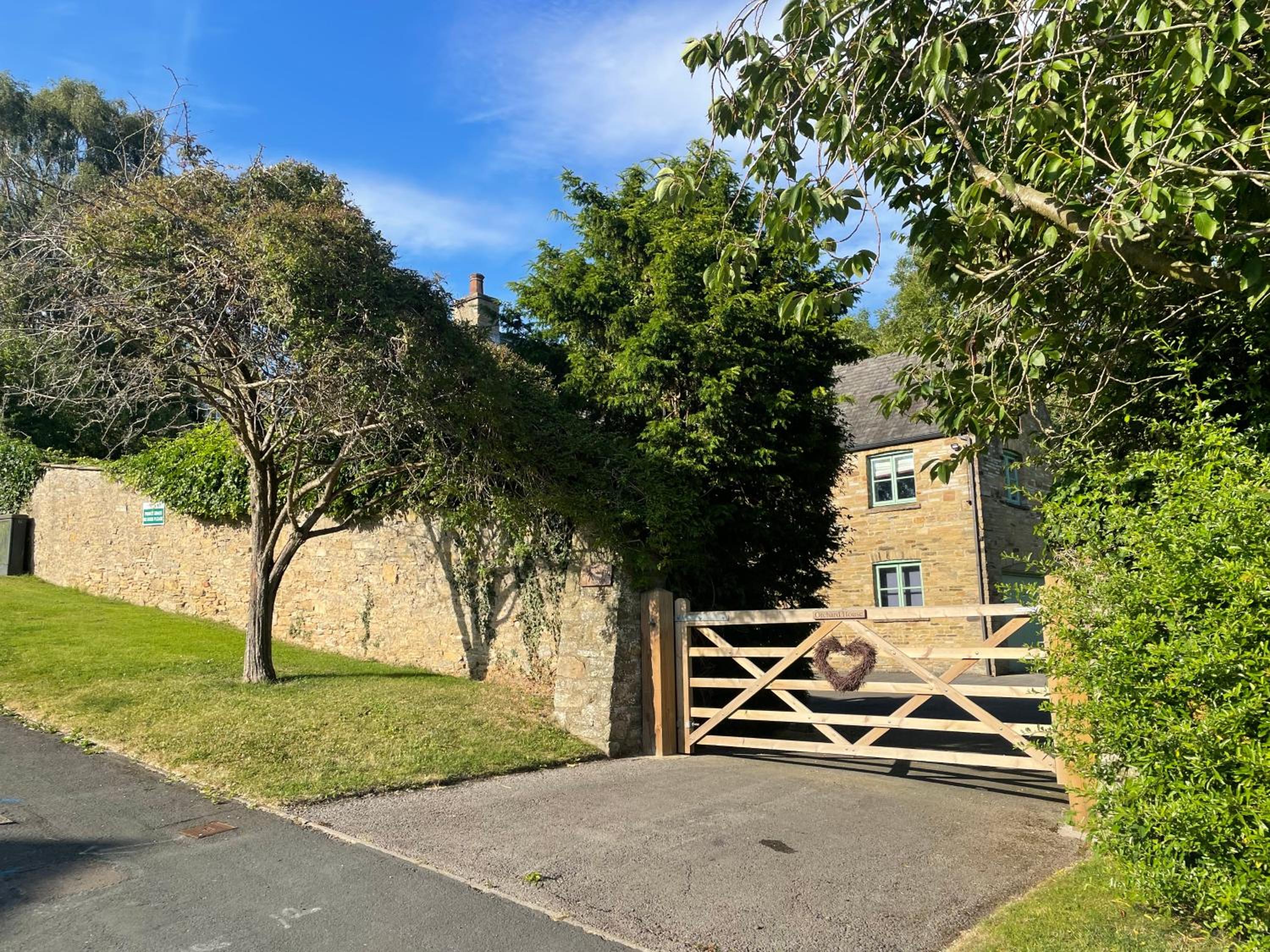 Orchard House, Richmond with hot tub, games room & parking view 3