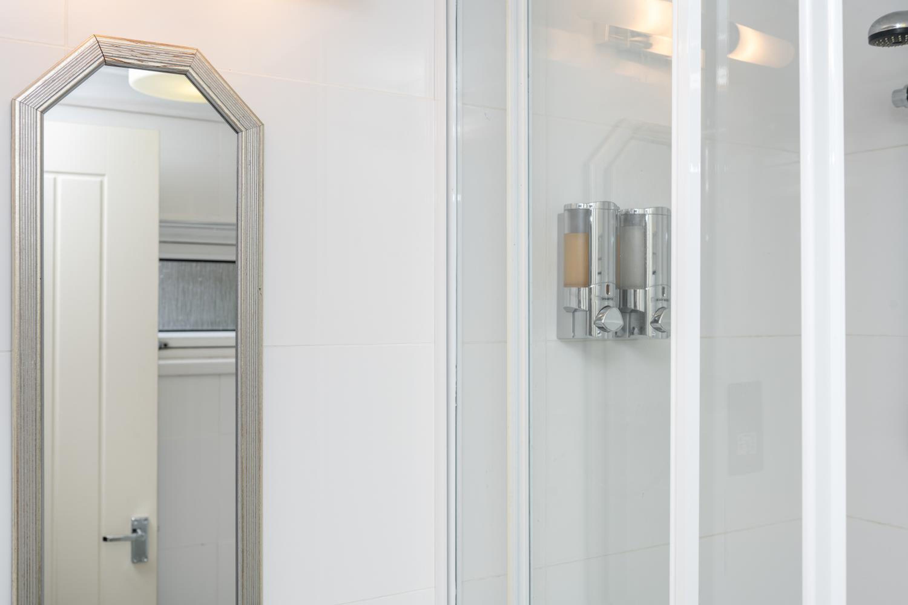 New Lodge Rooms- with Free Parking