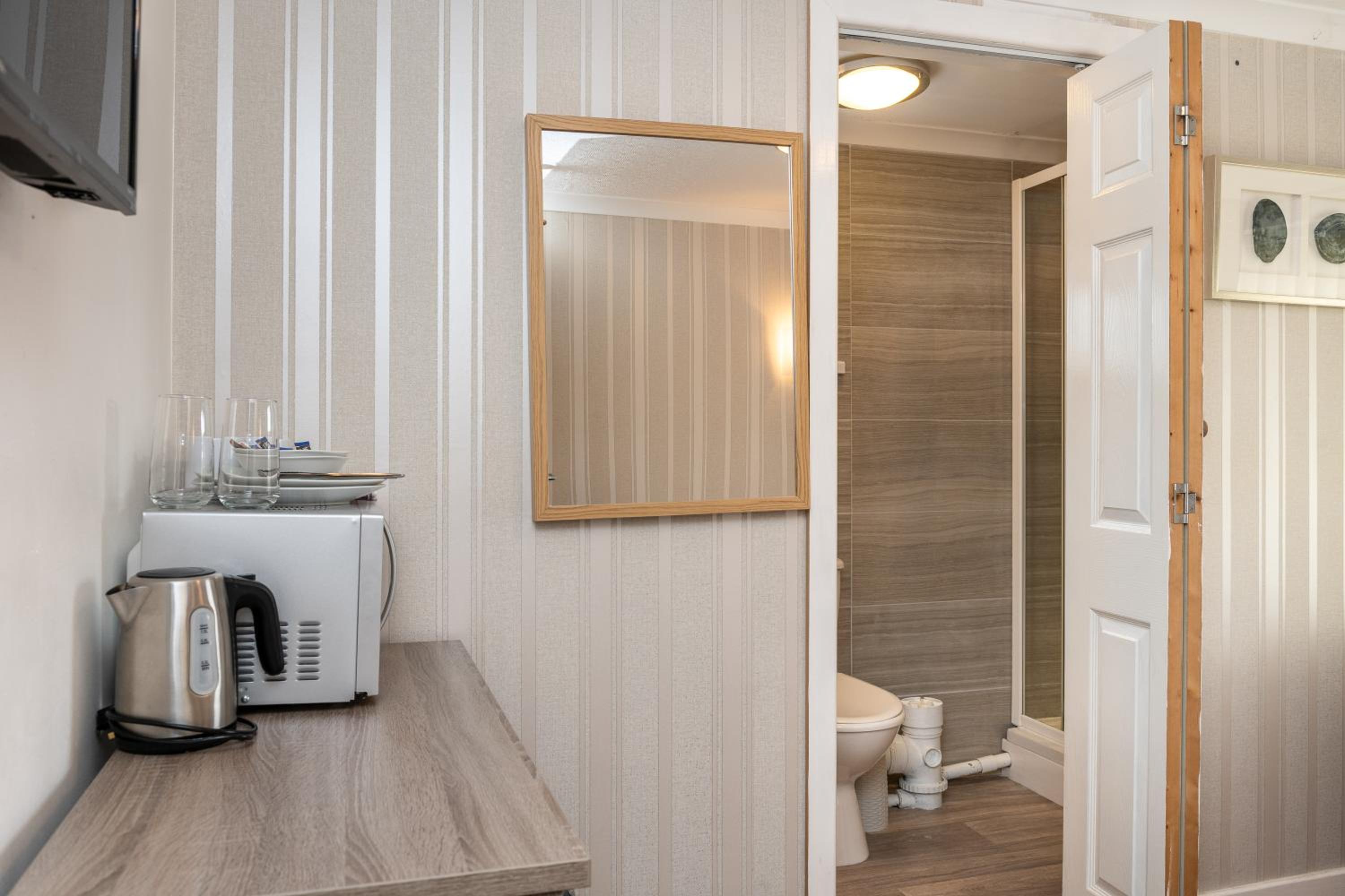 New Lodge Rooms- with Free Parking