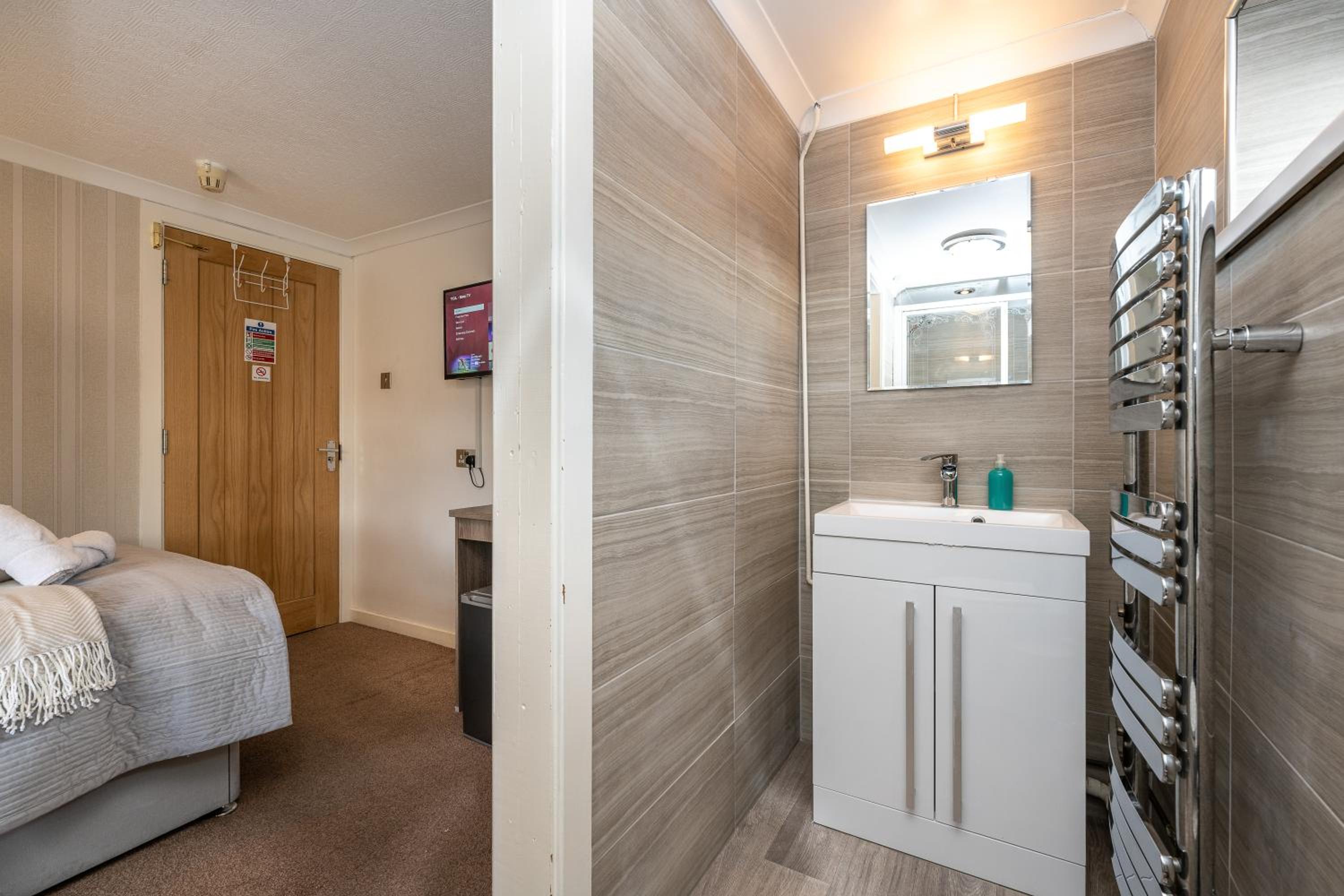 New Lodge Rooms- with Free Parking