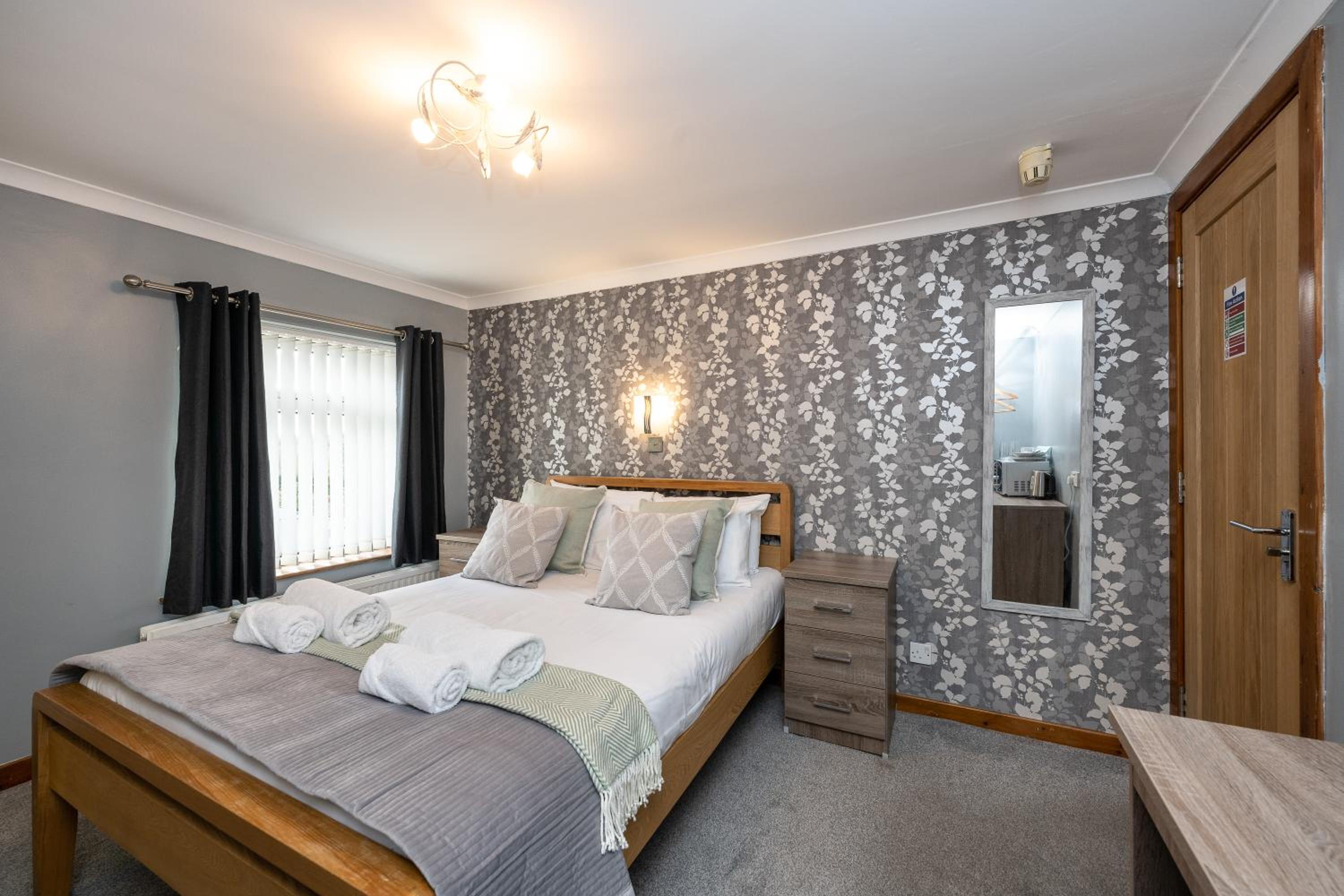New Lodge Rooms- with Free Parking