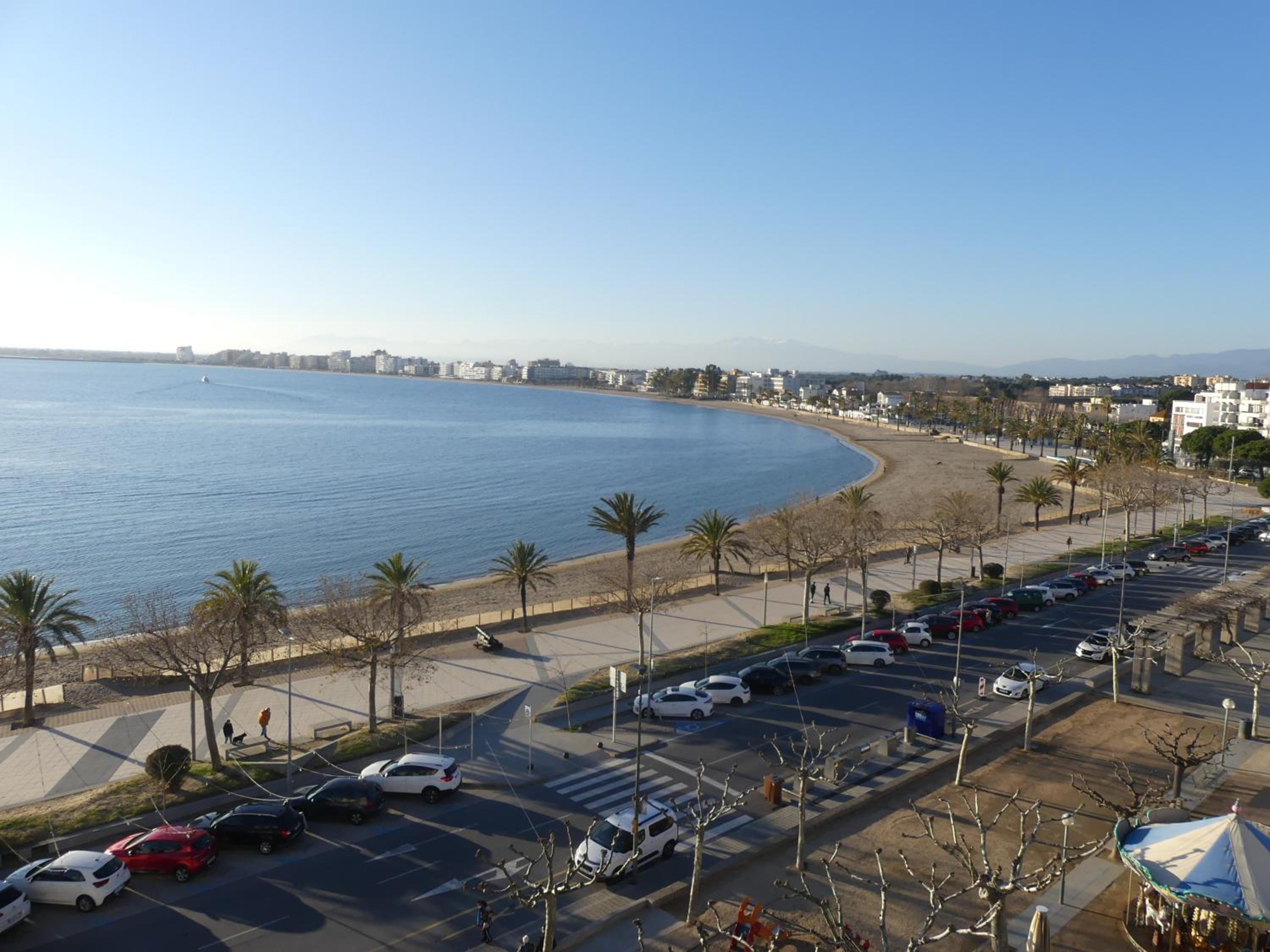 Atico of 3 rooms, total 130m² just for you with a 60 m² terrace, swimming pool, mountain and marina view. view 5