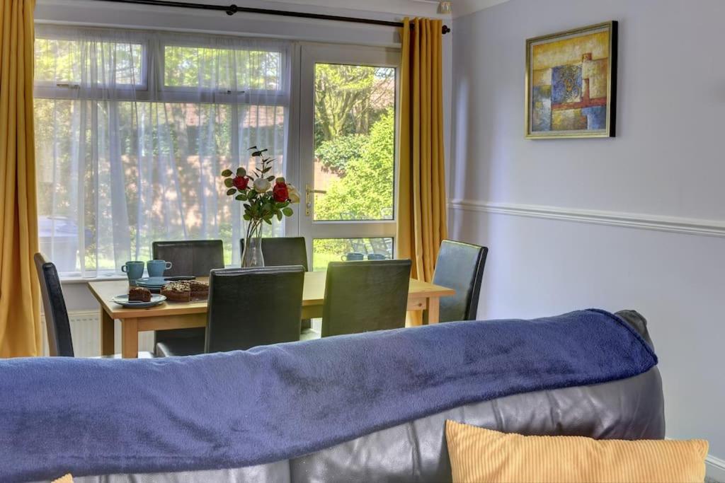 Park View - sleeps 7 great for 5 contractors view 4