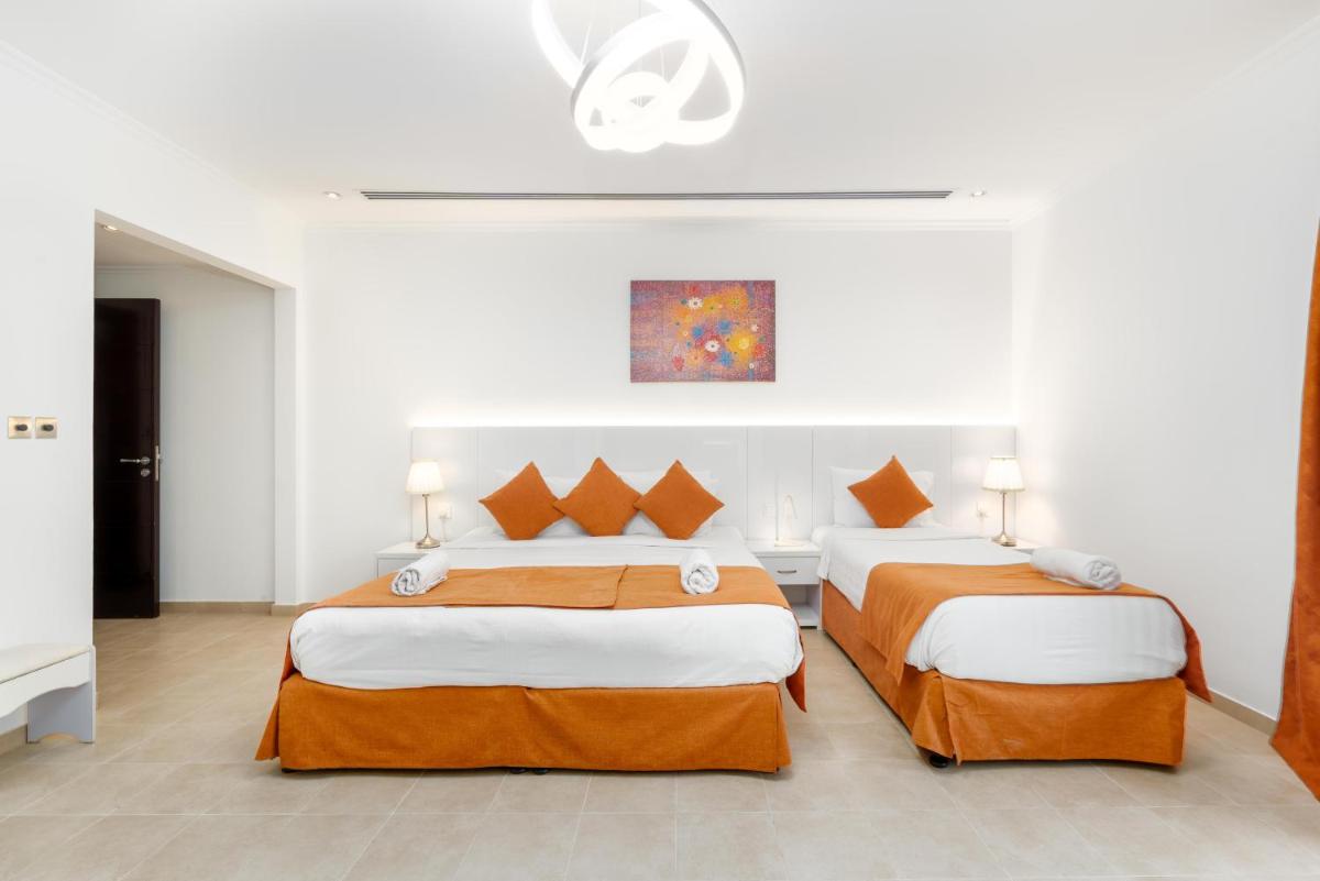 Dubai Marina Villa up 20 guest huge Private Pool