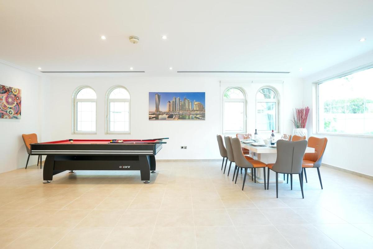 Dubai Marina Villa up 20 guest huge Private Pool