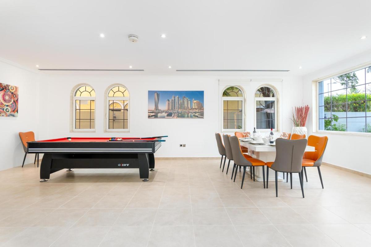 Dubai Marina Villa up 20 guest huge Private Pool
