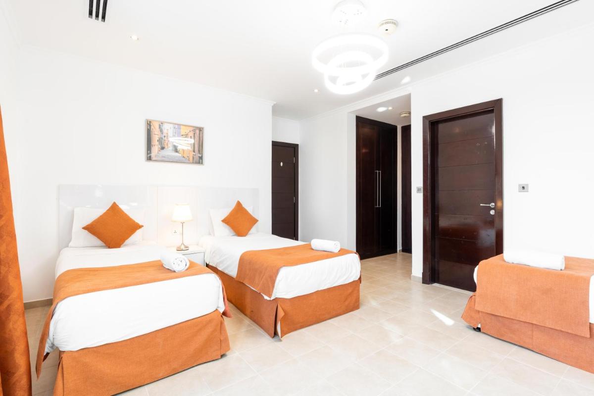 Dubai Marina Villa up 20 guest huge Private Pool