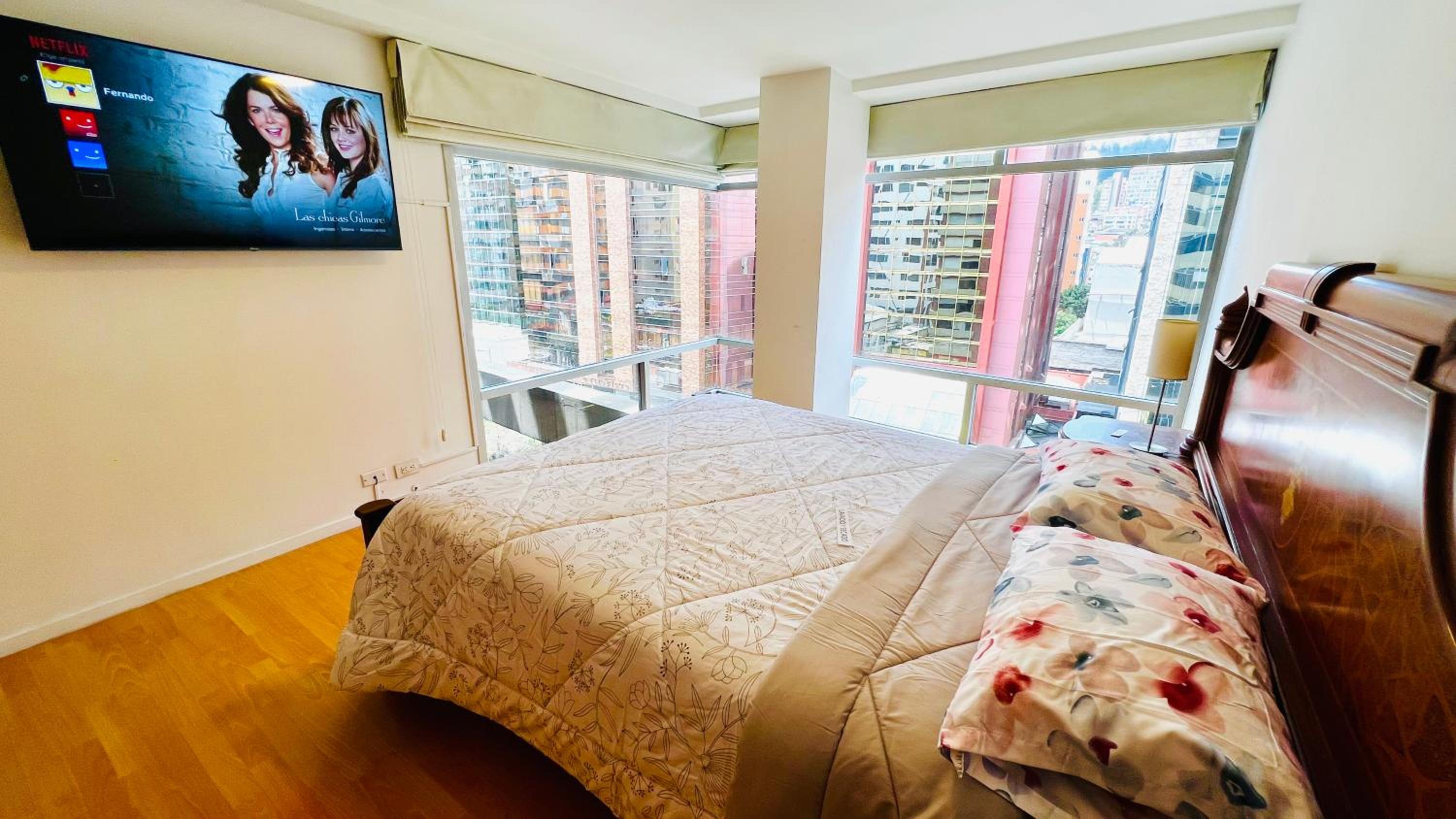 Suite frente al Quicentro Shopping vista frontal piso alto diagonal al Hotel Sheraton