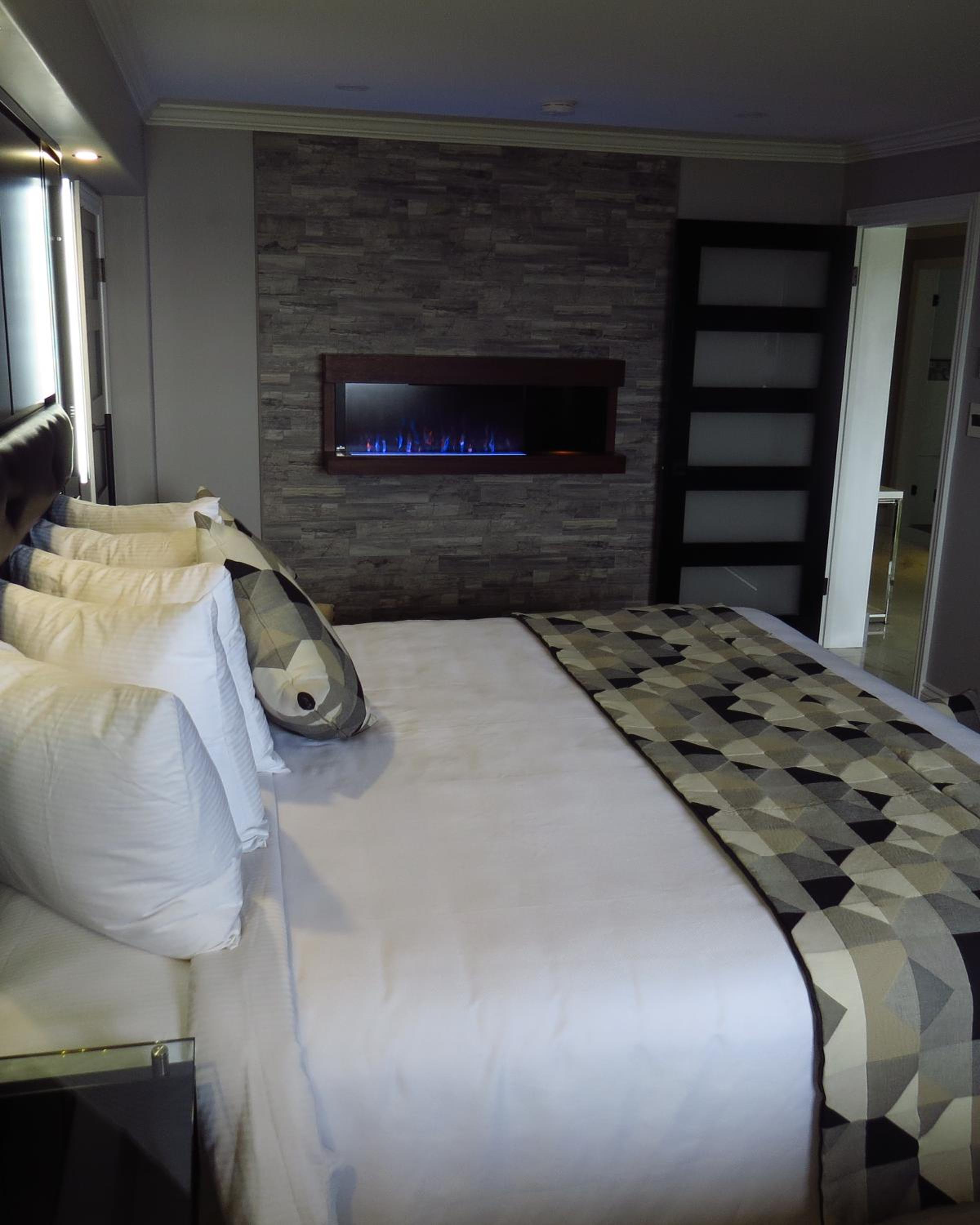Dockside Suites