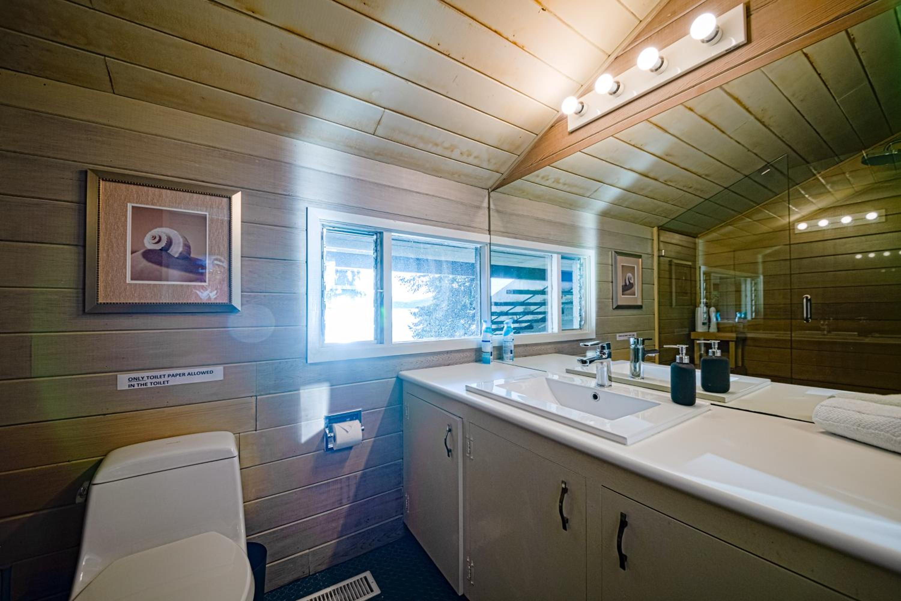 SALT COTTAGE Waterfront Guest House with Superb Views