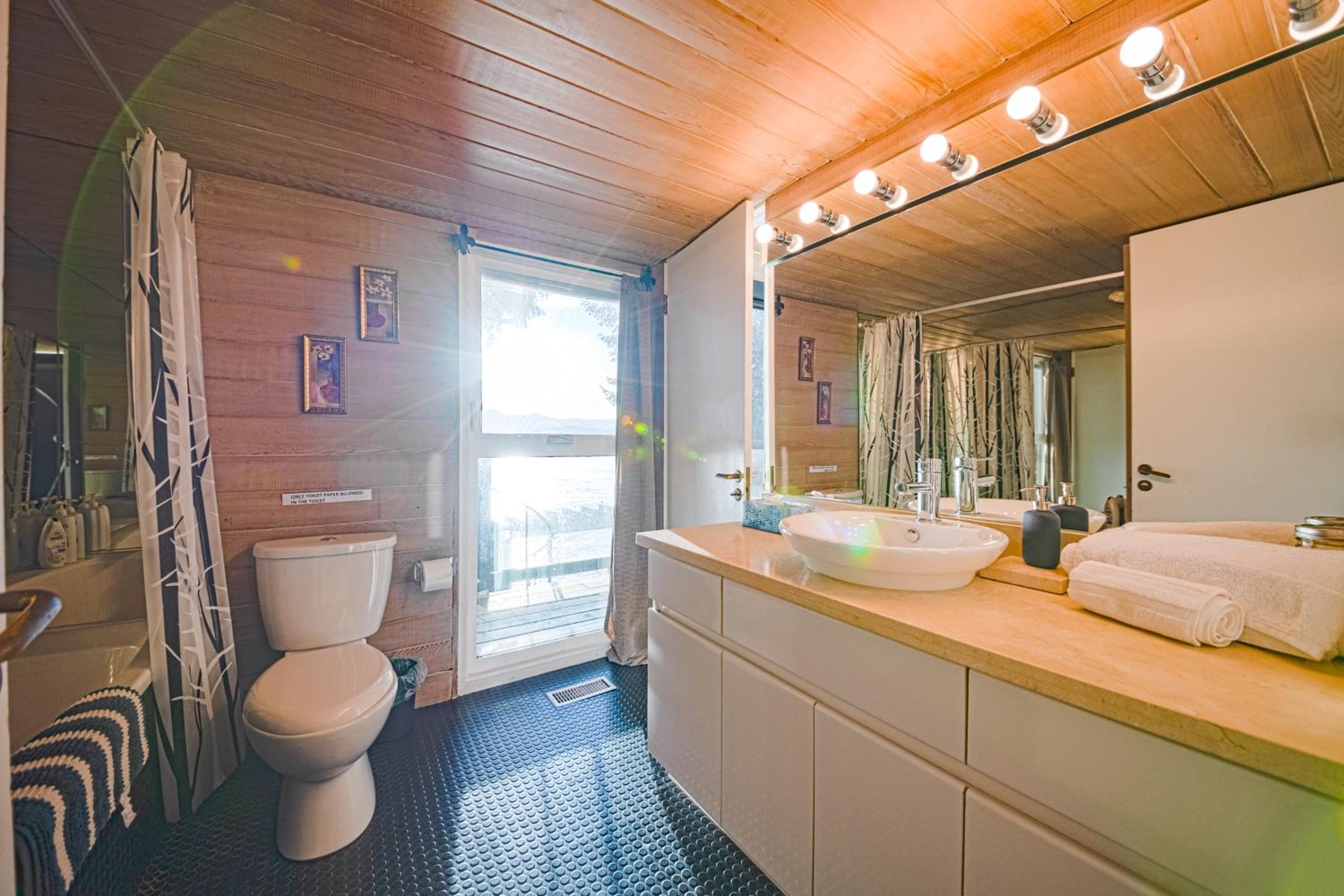 SALT COTTAGE Waterfront Guest House with Superb Views