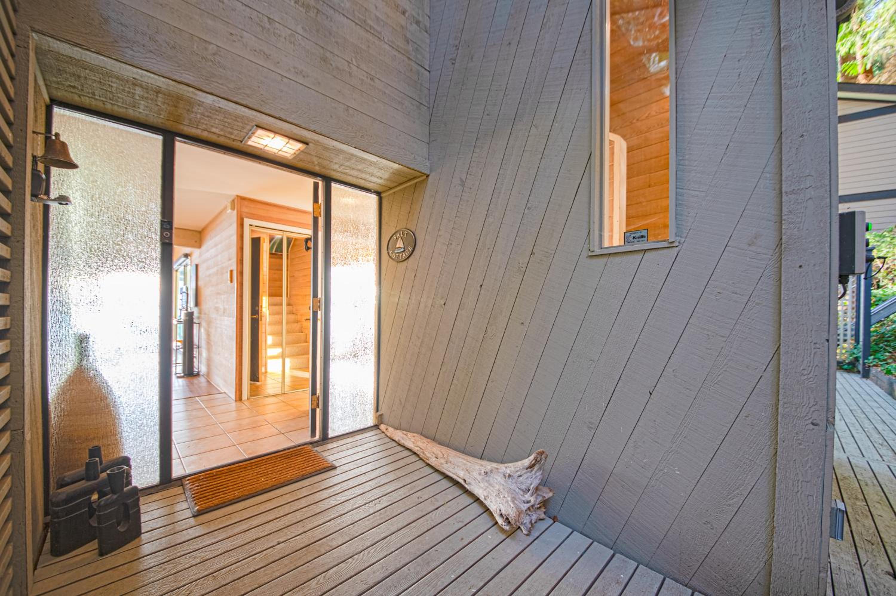 SALT COTTAGE Waterfront Guest House with Superb Views