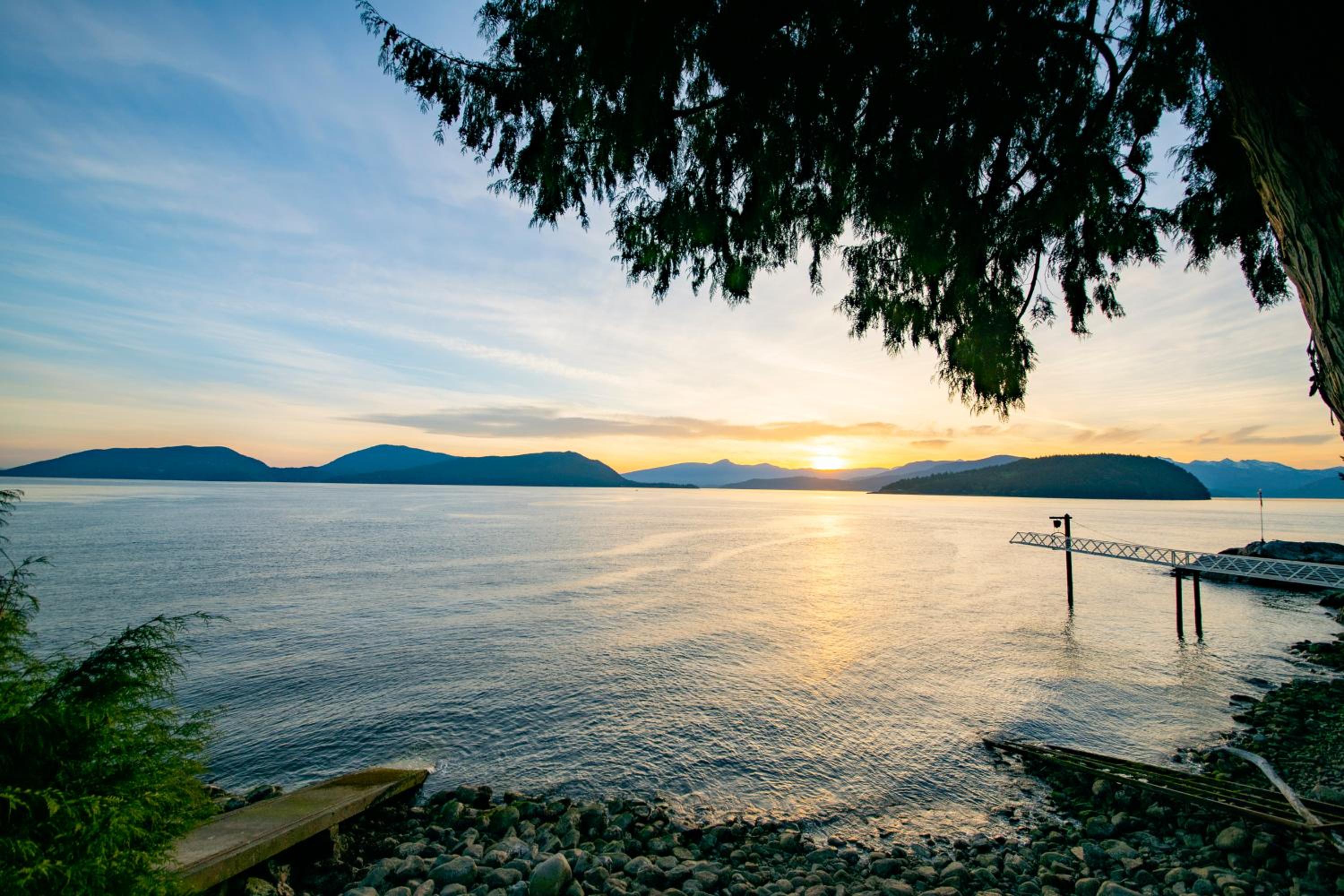 SALT COTTAGE Waterfront Guest House with Superb Views