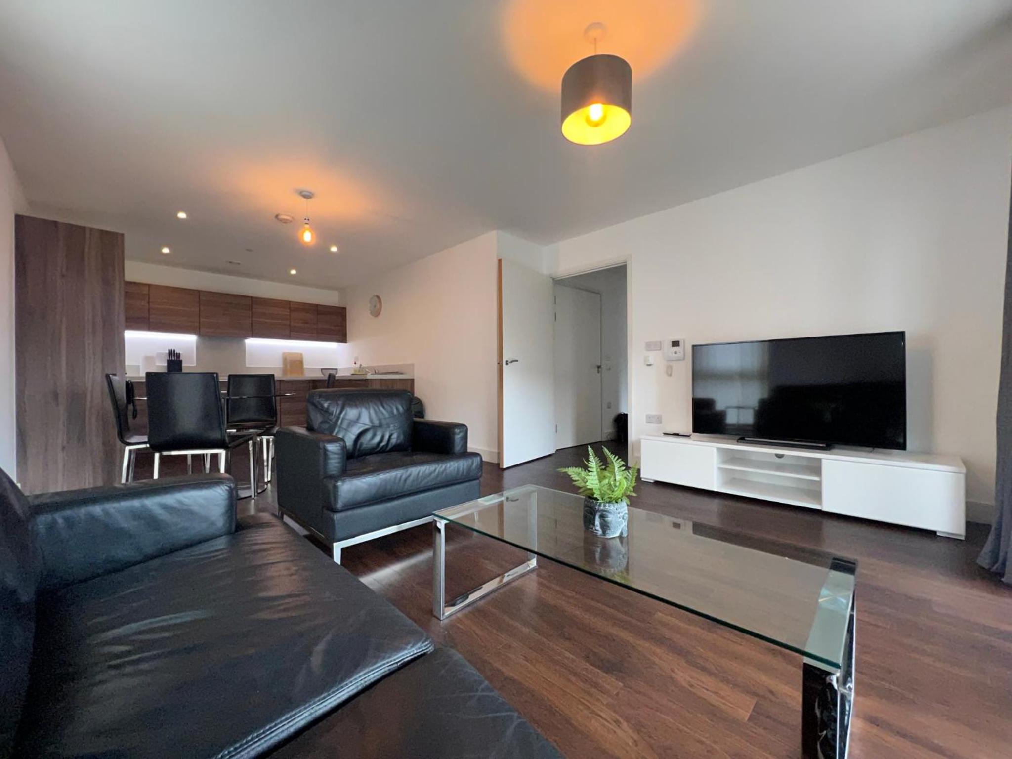 Modern 2BR 2BA Apt wParking Sleeps 6 Comfortably