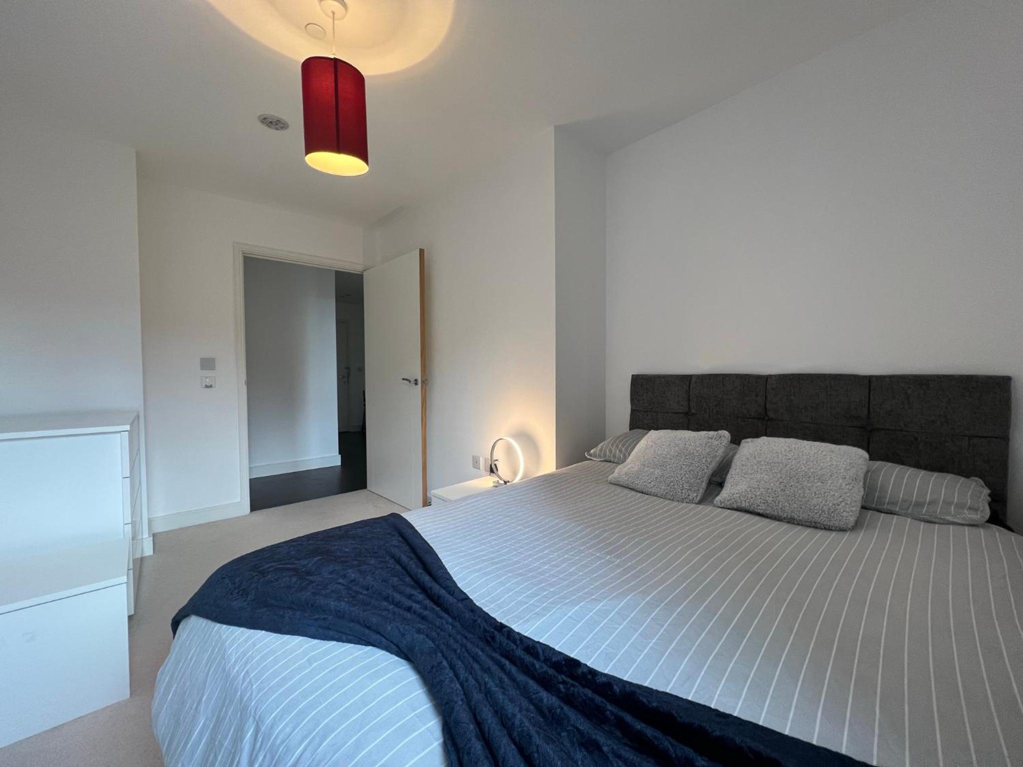 Modern 2BR 2BA Apt wParking Sleeps 6 Comfortably