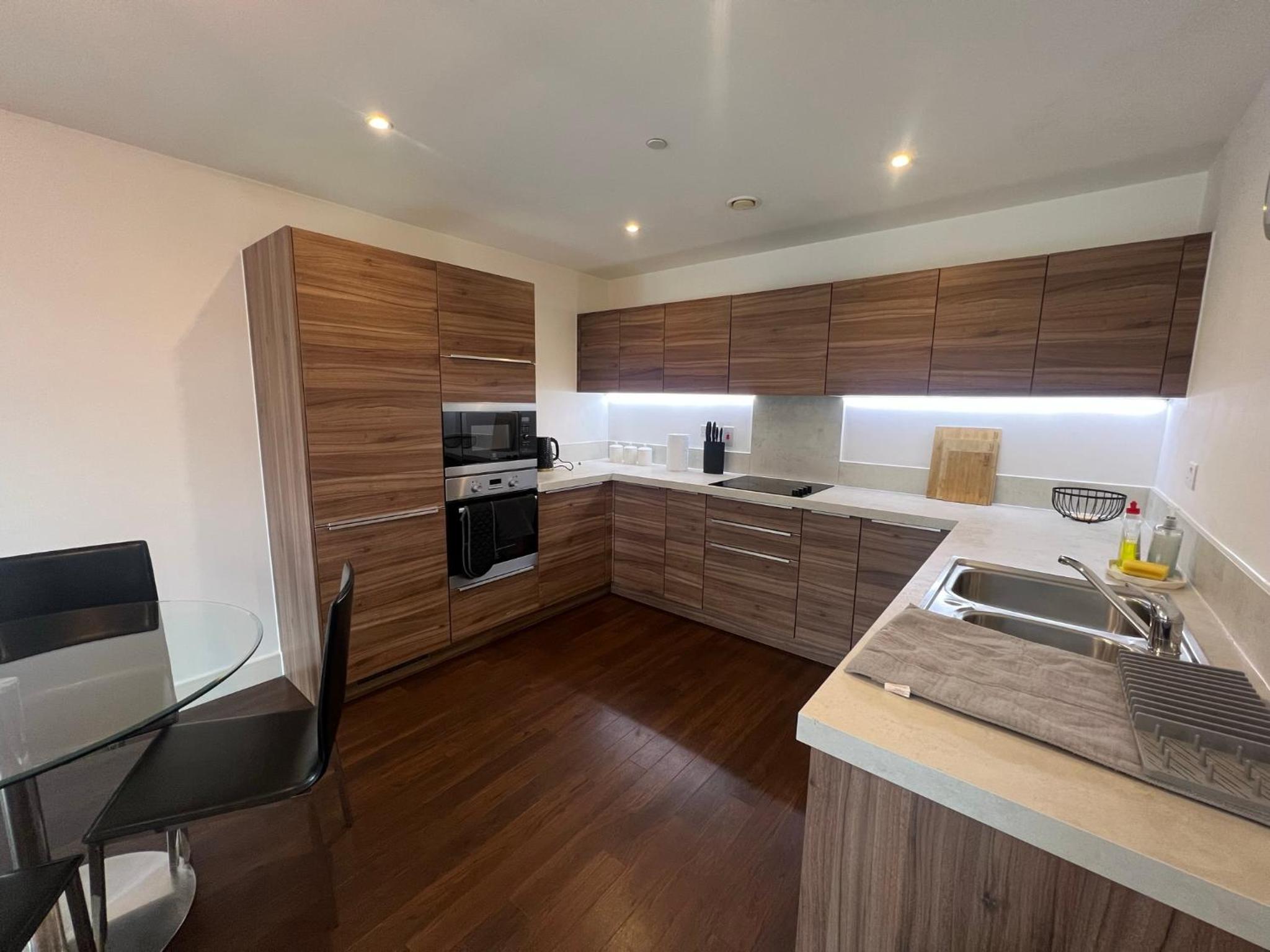 Modern 2BR 2BA Apt wParking Sleeps 6 Comfortably