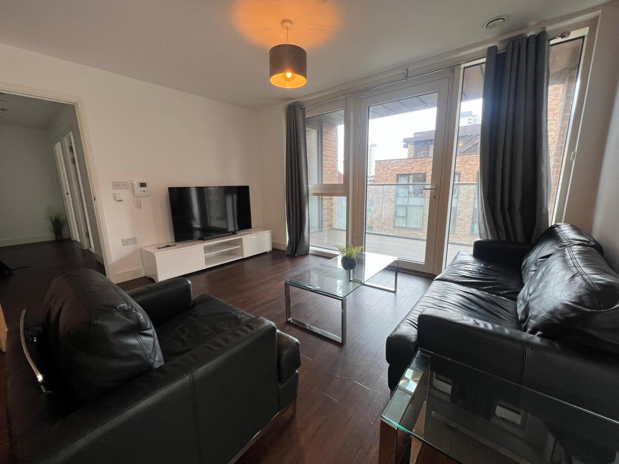 Modern 2BR 2BA Apt wParking Sleeps 6 Comfortably