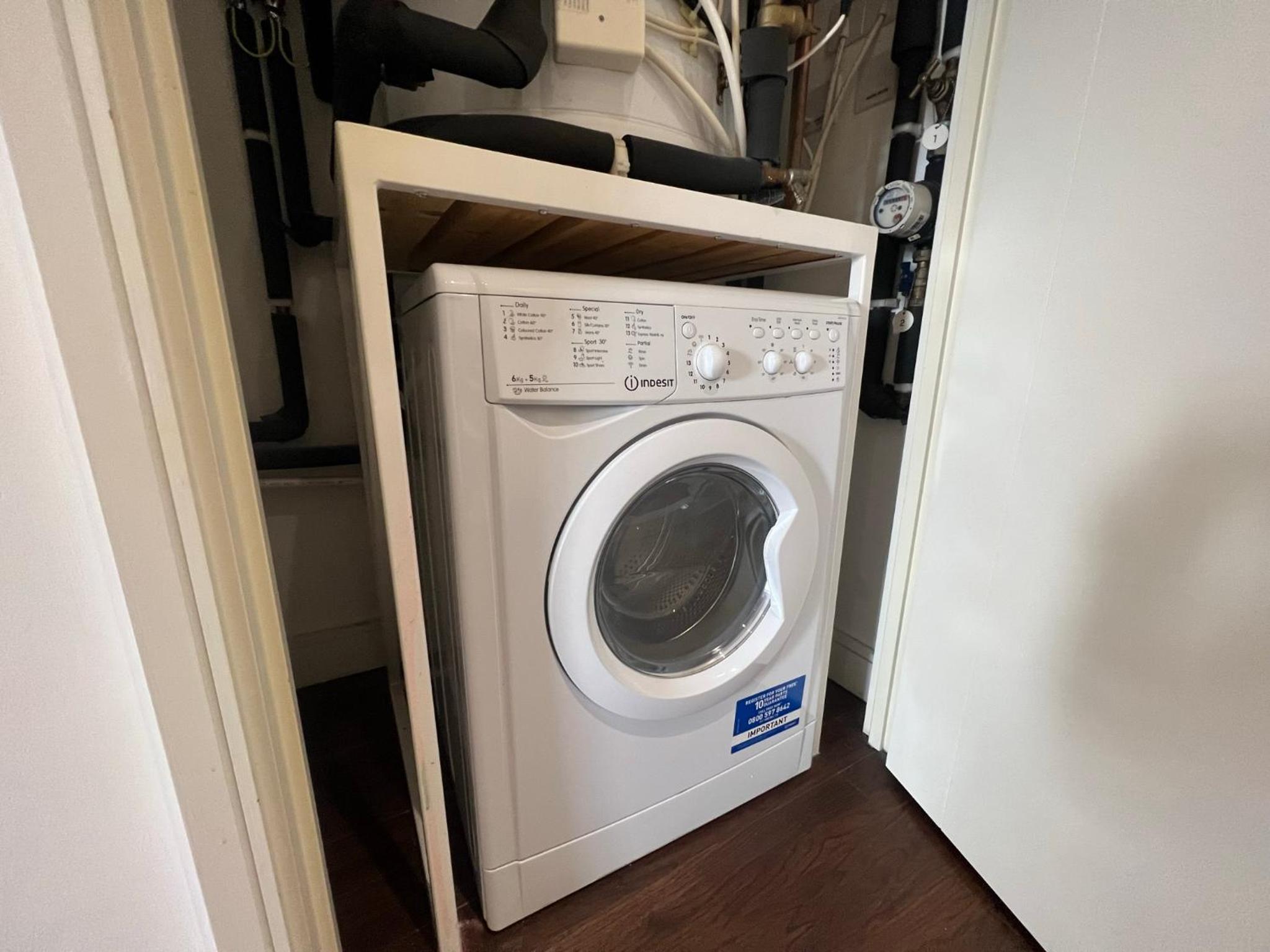 Modern 2BR 2BA Apt wParking Sleeps 6 Comfortably