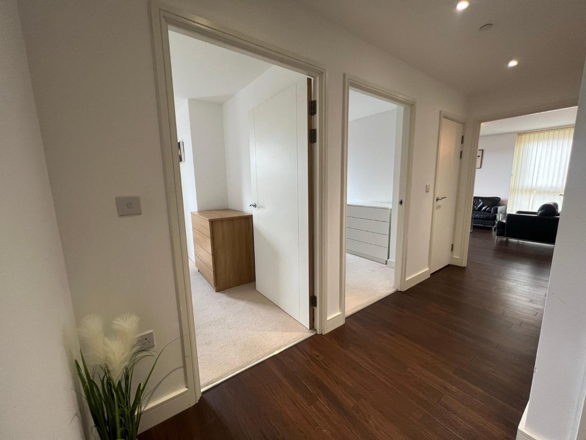 Modern 2BR 2BA Apt wParking Sleeps 6 Comfortably
