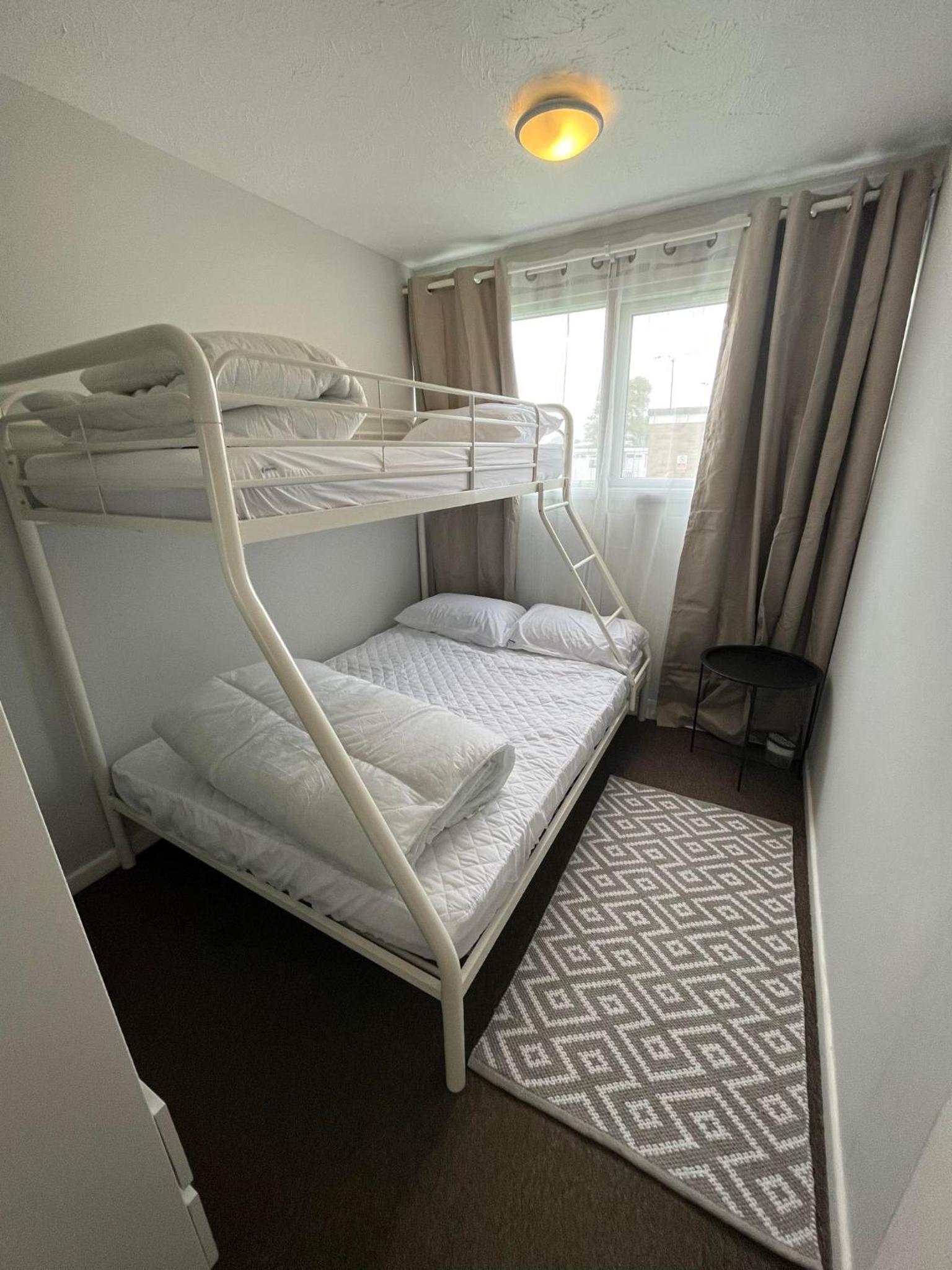 82, Two bed Chalet on Belle Aire Holiday Park - sleeps 5, pet friendly, bed linen and towels included plus onsite entertainment available
