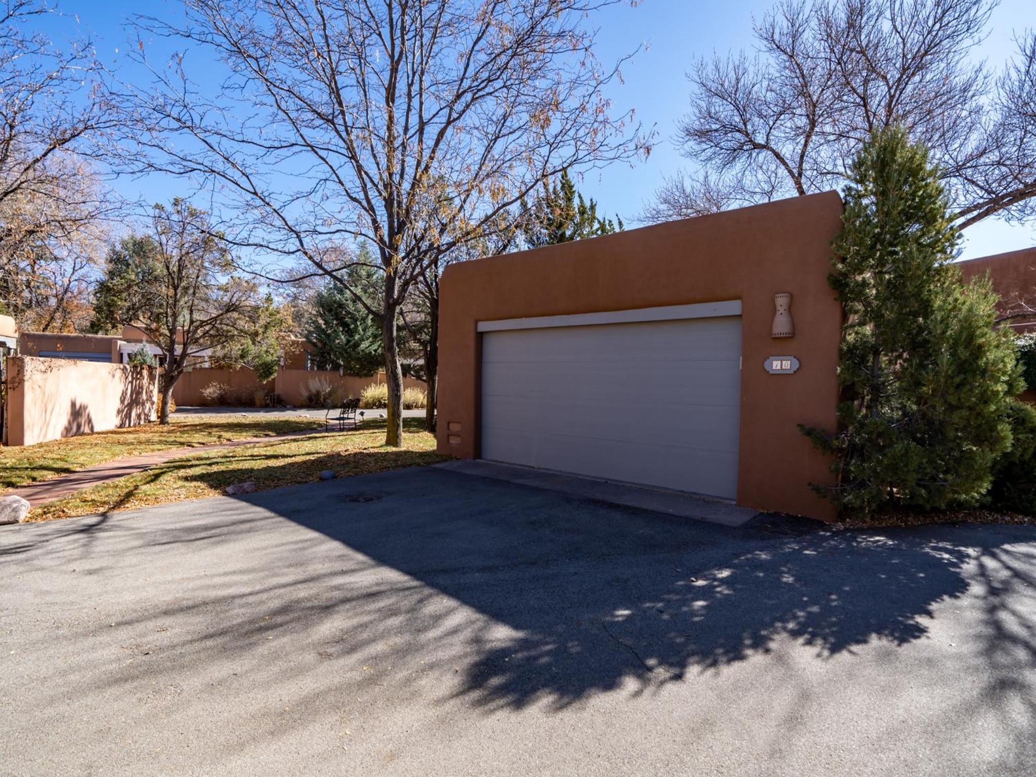 Puertas de Canyon Road, 2 Bedrooms, Sleeps 4, Fireplace, WiFi, Garage view 4