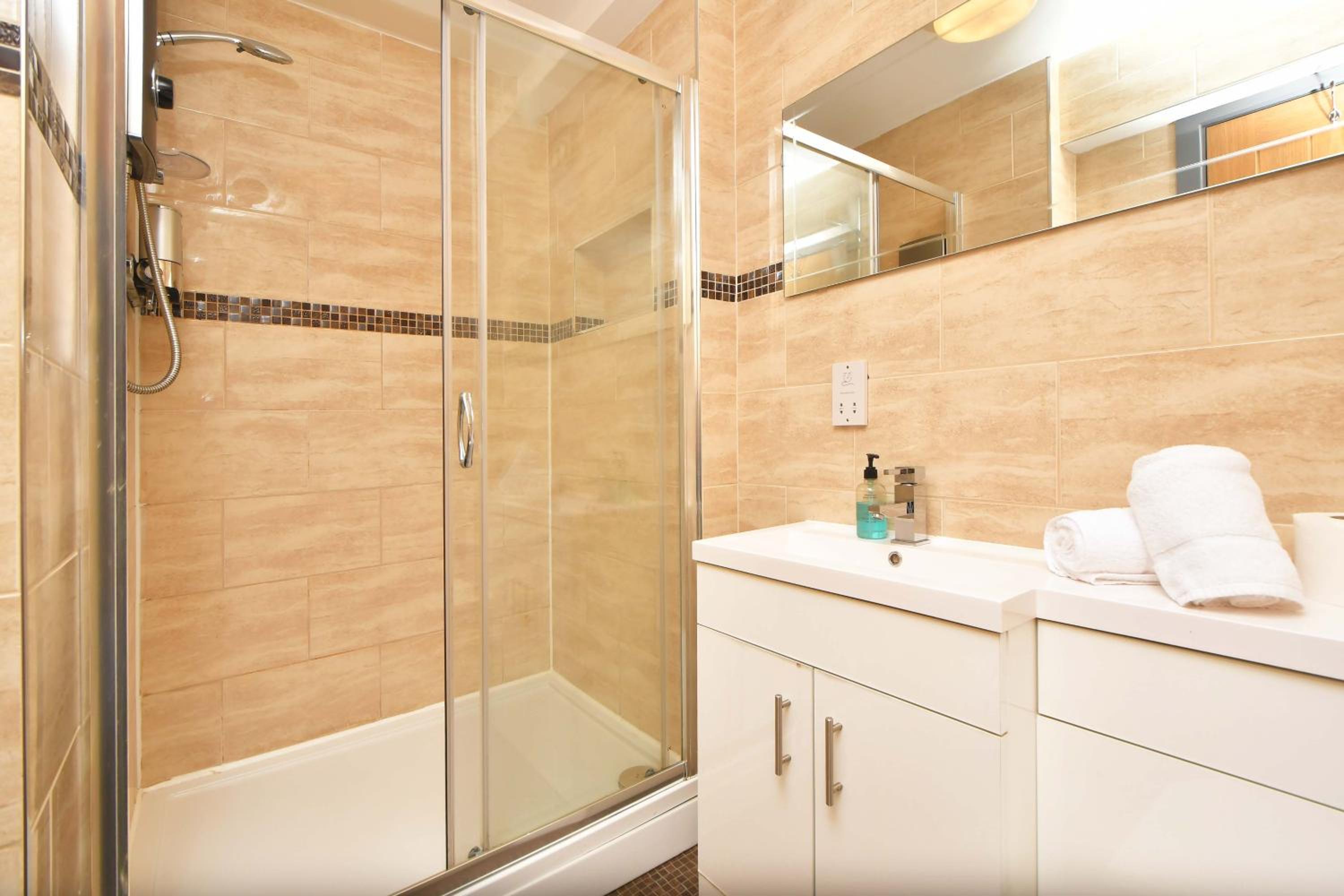Smithfield Apartments by YourStays - Gated Apartments with private car park in City Centre view 2
