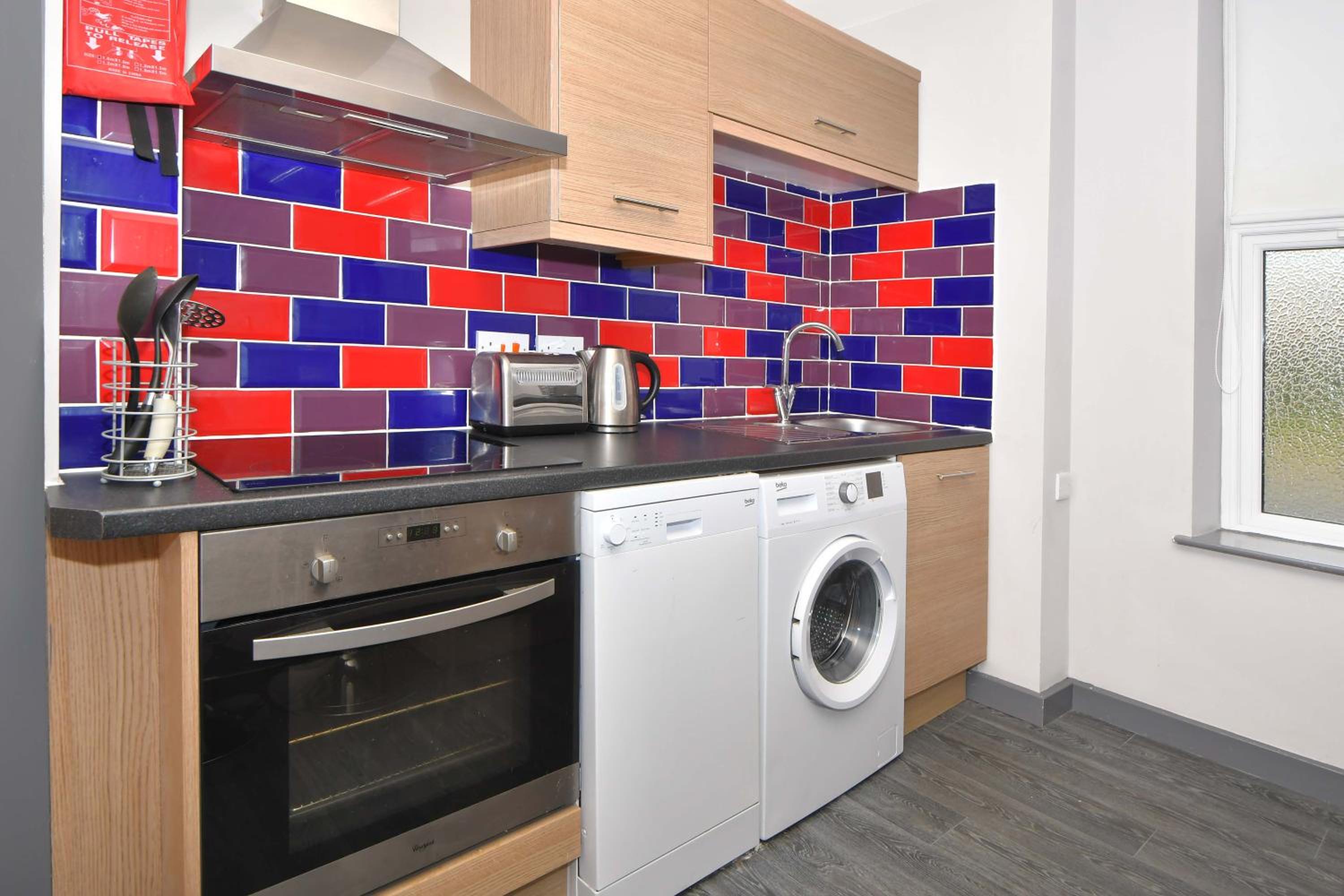 Smithfield Apartments by YourStays - Gated Apartments with private car park in City Centre view 4