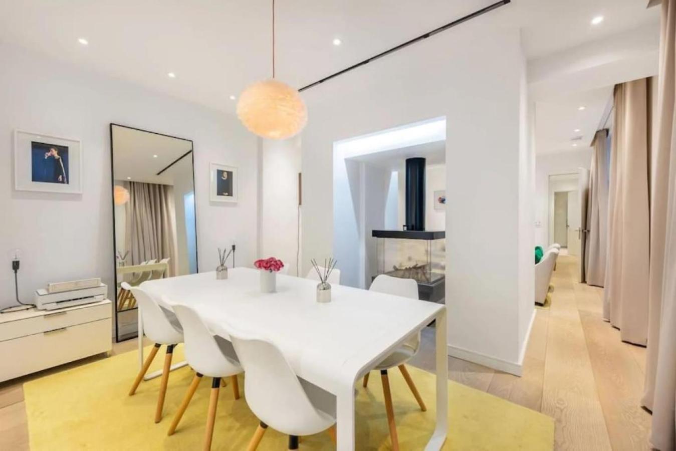 Posh 3 Bedroom flat with terrace and indoor fireplace in Mayfair, near Hyde Park