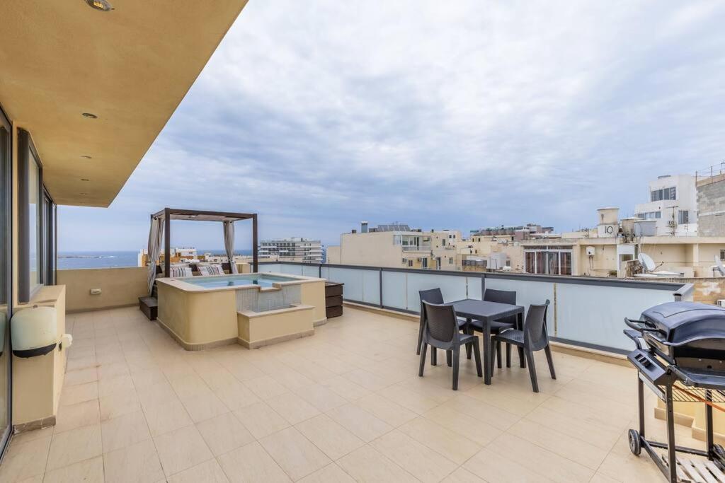 Unique penthouse with private pool & sea view photo 4