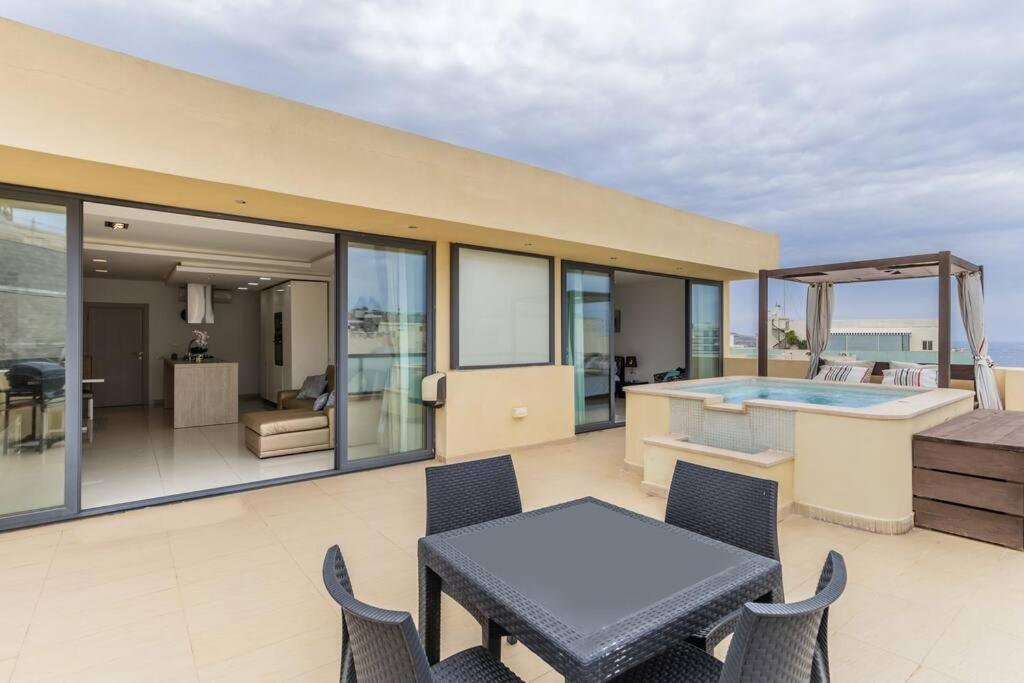 Unique penthouse with private pool & sea view photo 5