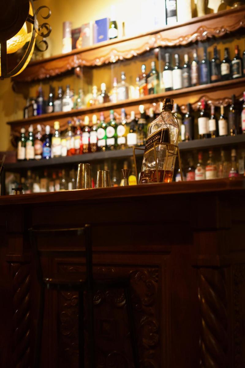 bar