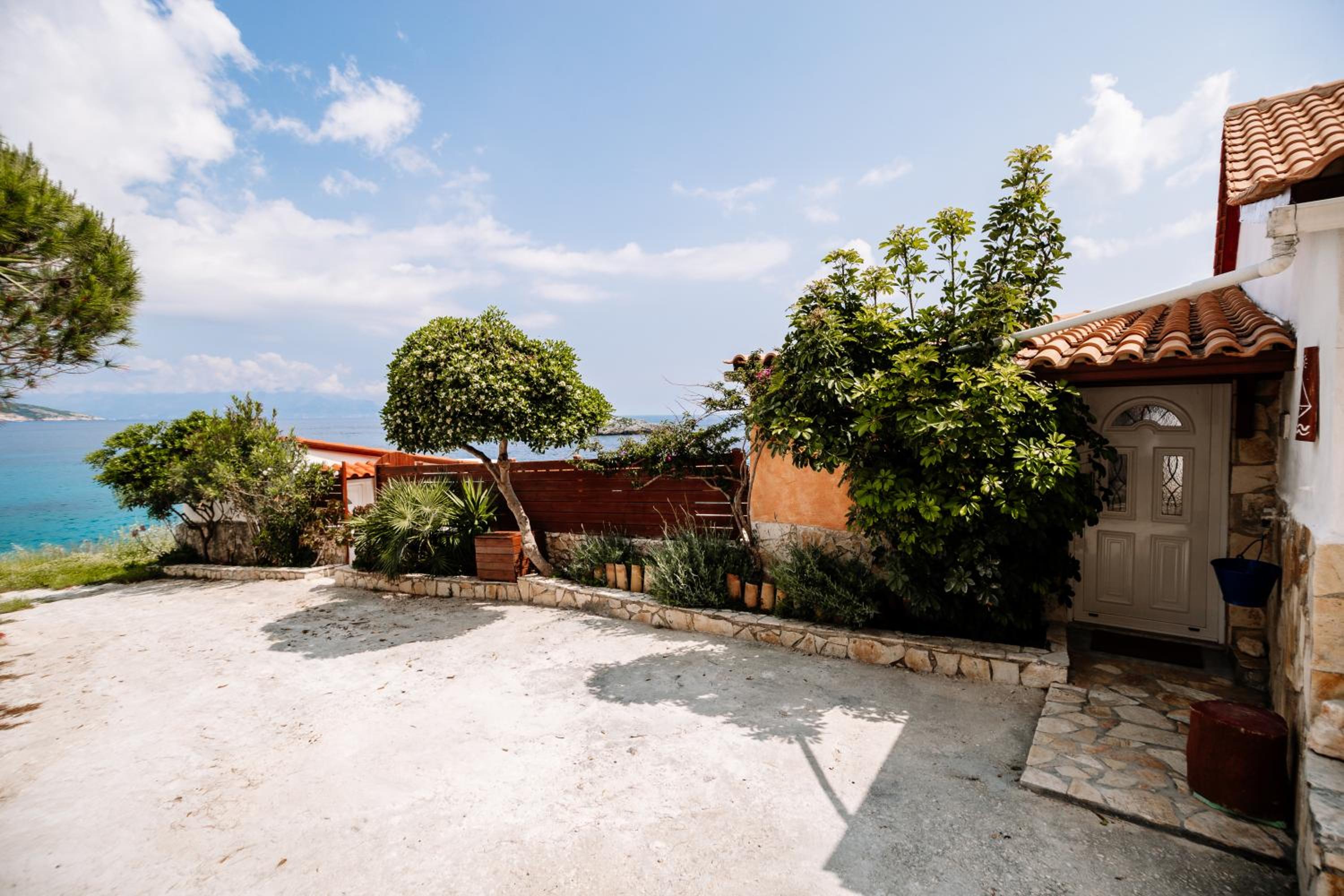 Floreica Maisonneta By the Sea. view 2