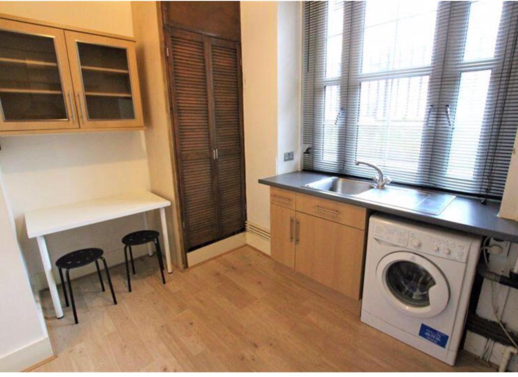 Tower Bridge! Immaculate One Bed