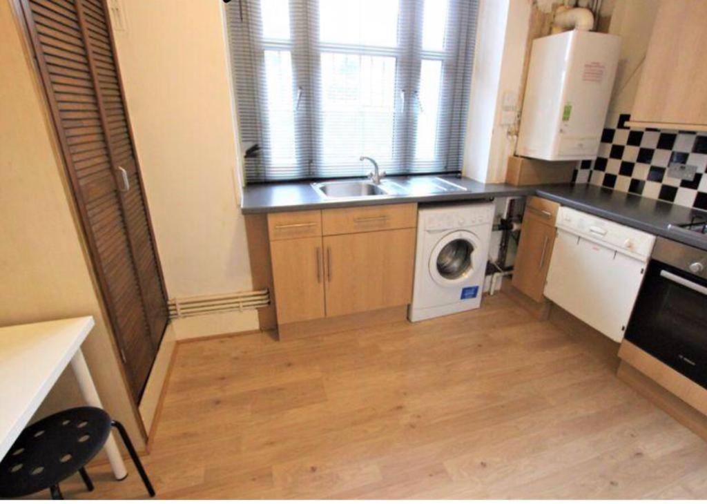 Tower Bridge! Immaculate One Bed