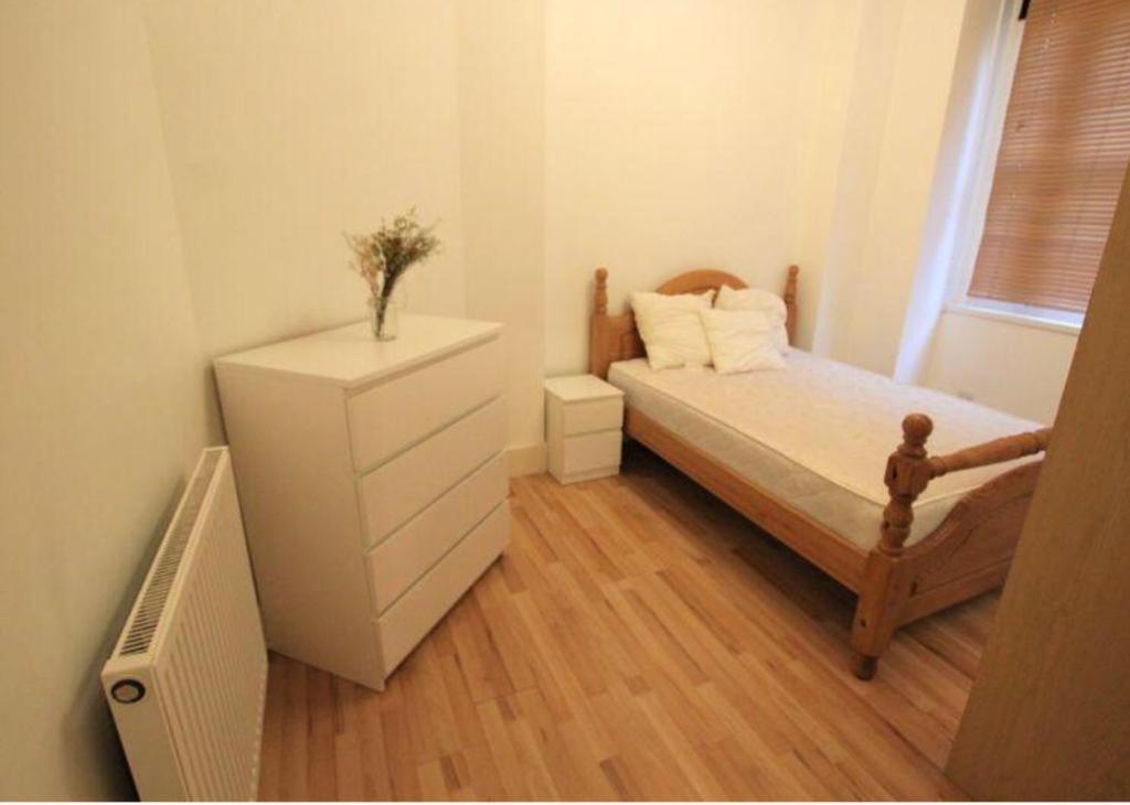 Tower Bridge! Immaculate One Bed