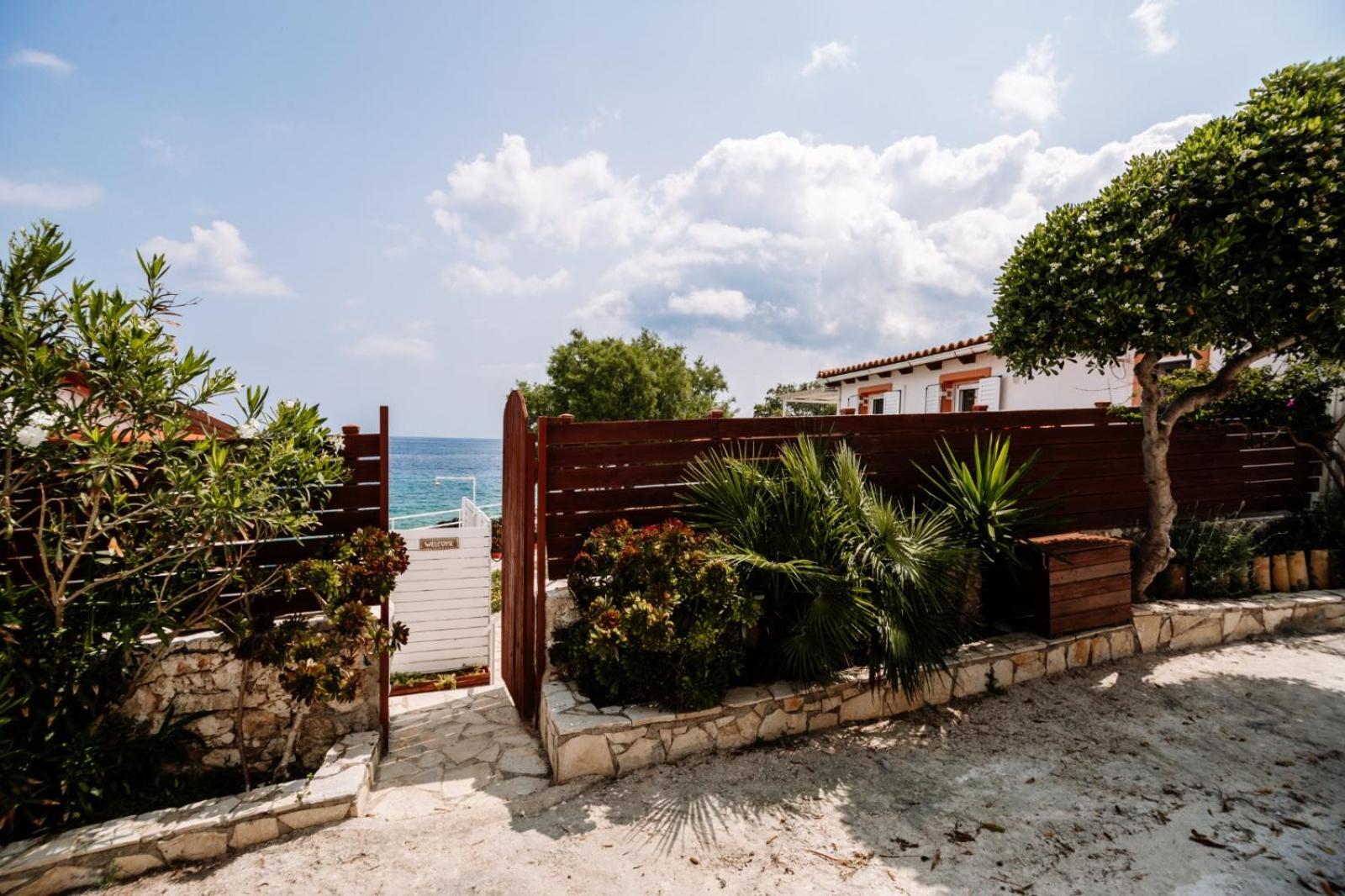 Floreika Studio By The Sea view 5
