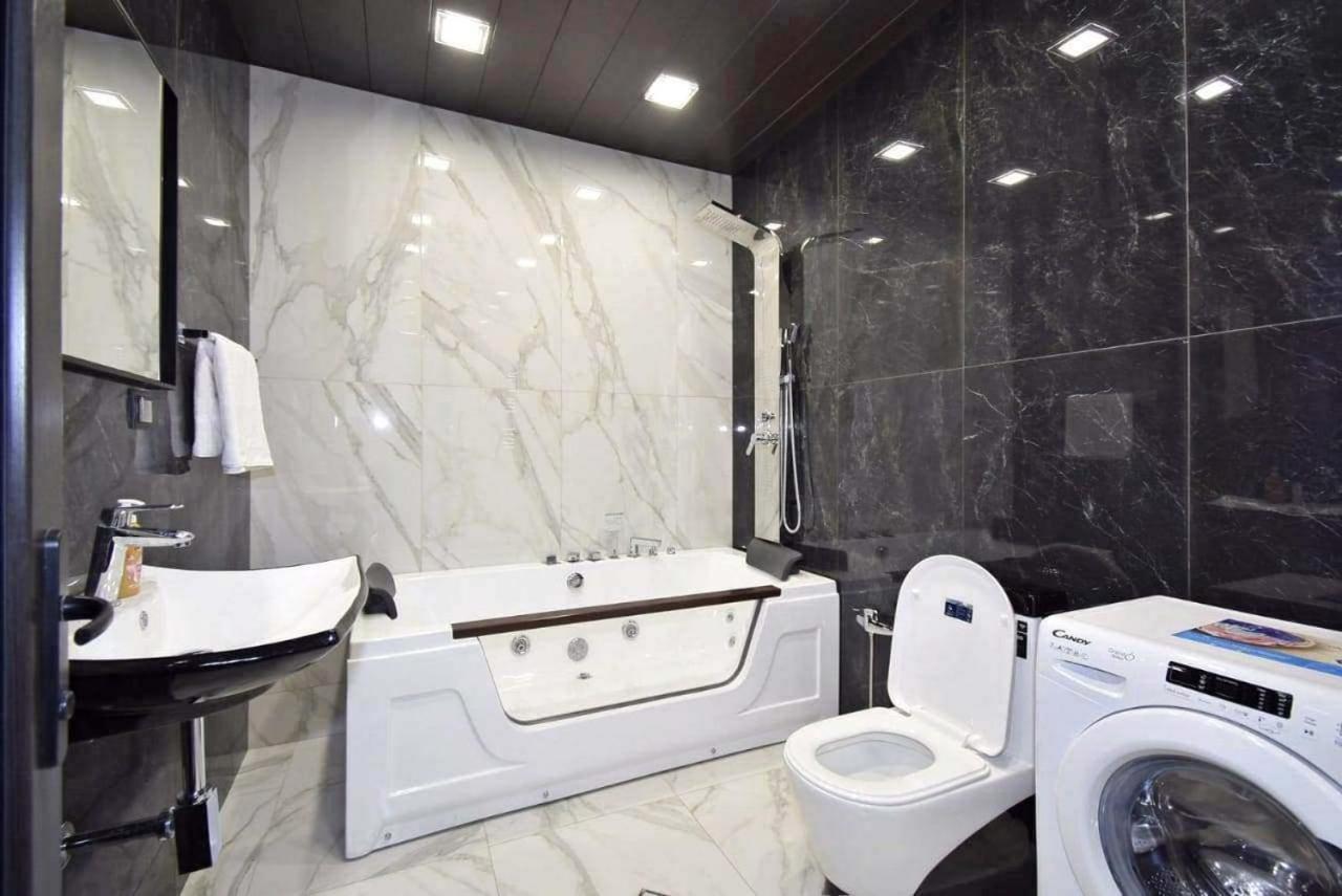 LUXURY Spacious 2 bedroom Apartment New Building, Centre
