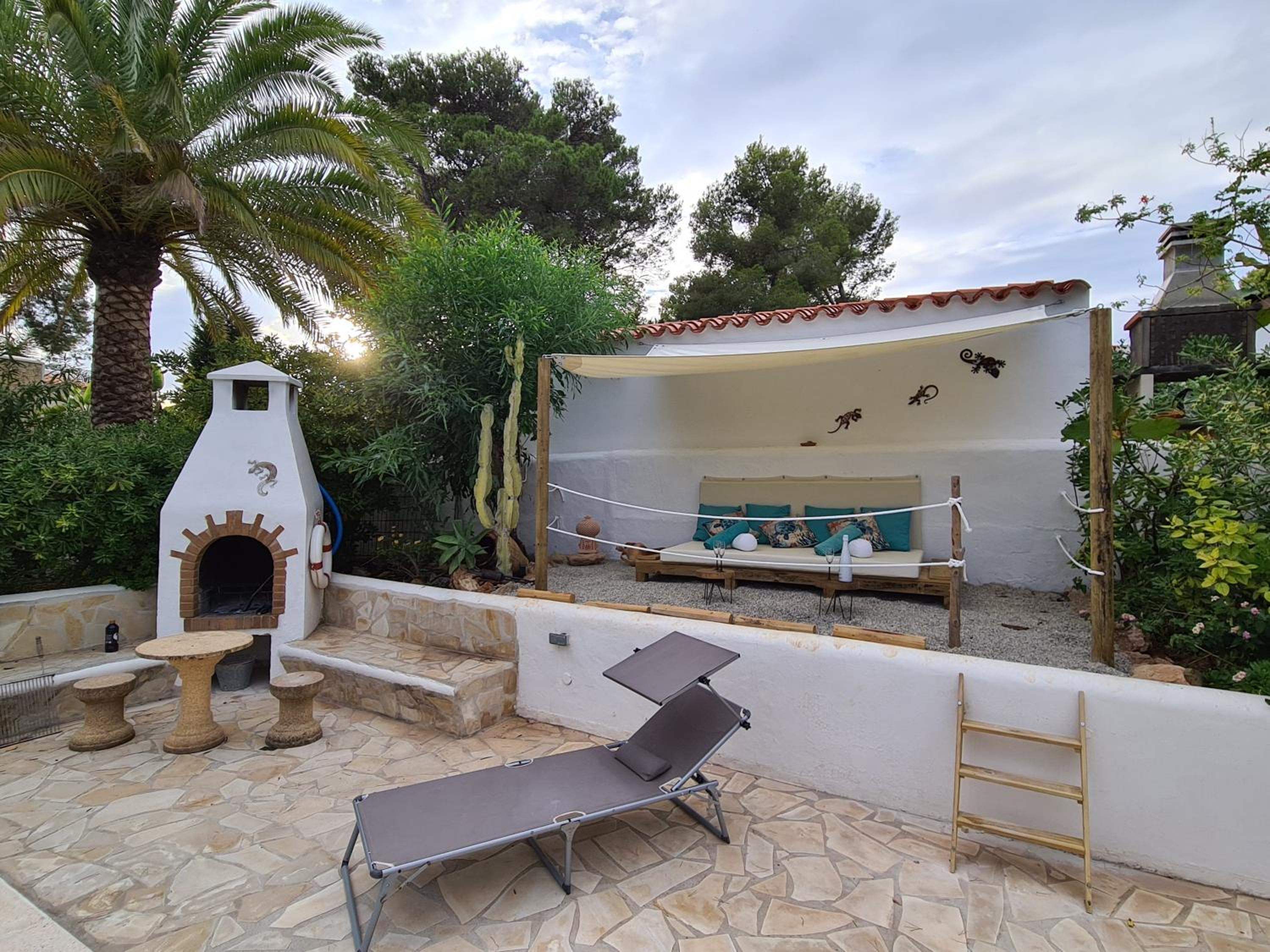 private Villa mit eigenem Pool unter Palmen
