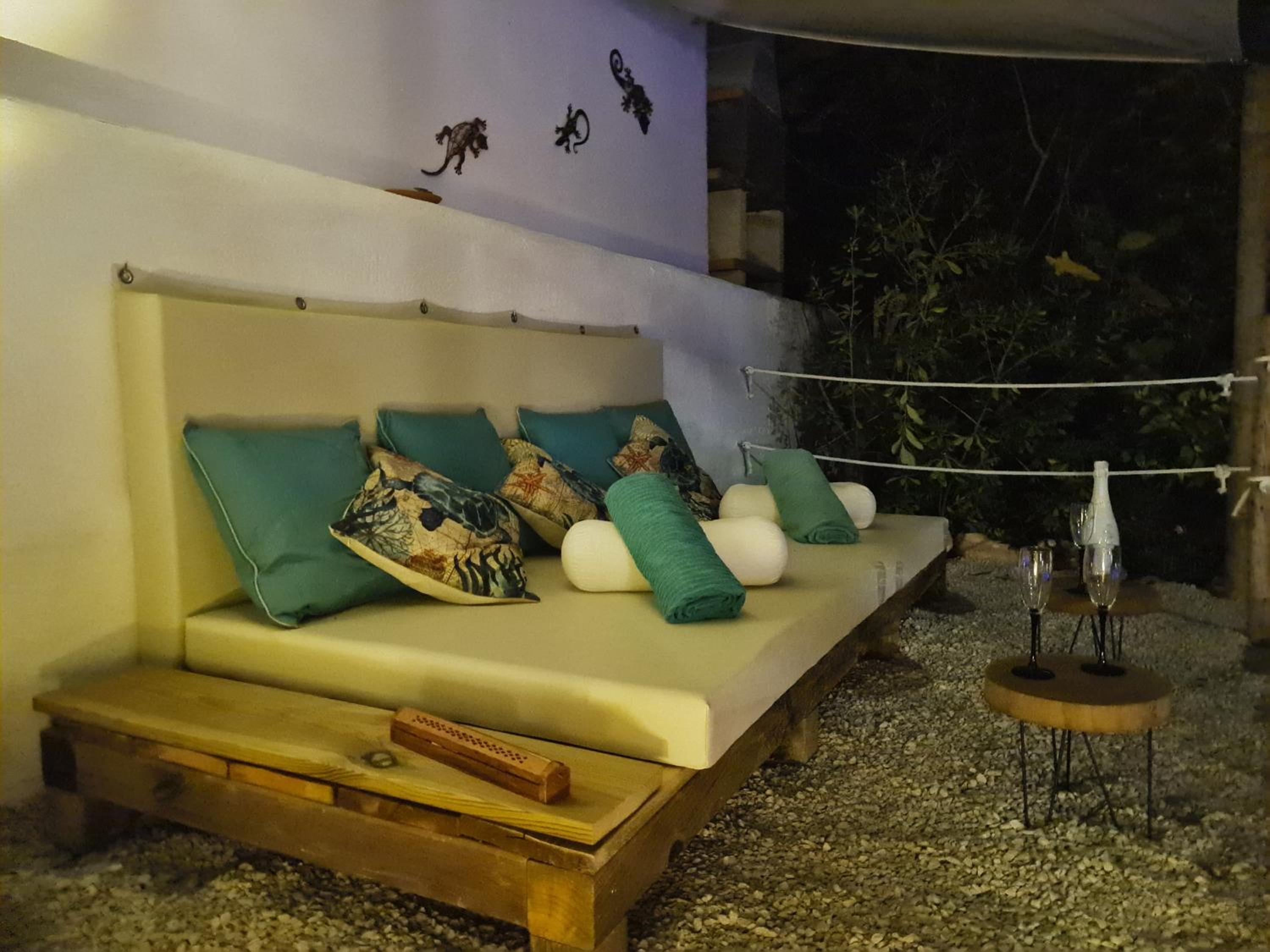 private Villa mit eigenem Pool unter Palmen