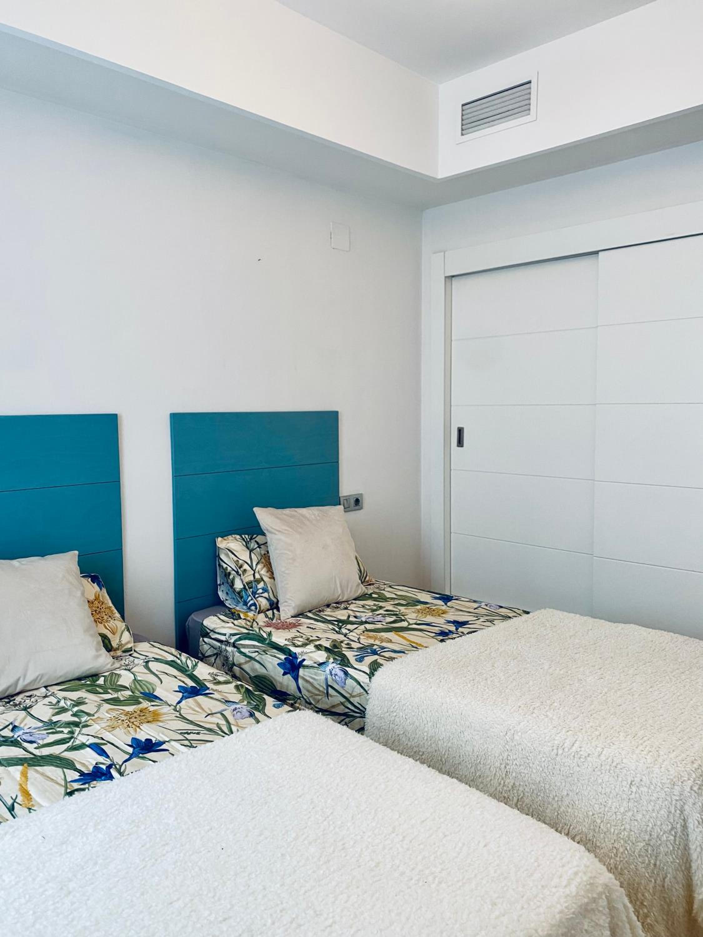 Sunshine beach front complex, WiFi, modern view 5