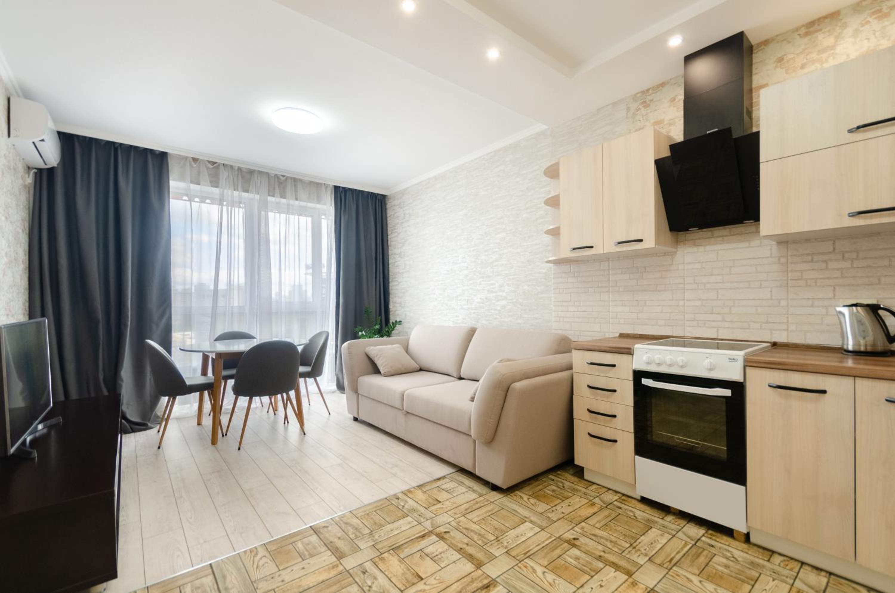 ДДД! 7-27 Kvartet, Vasyl Lypkivskyi 16g, Kyiv, railway station, metro nearby, panoramic city view, Petrovdom Apartment