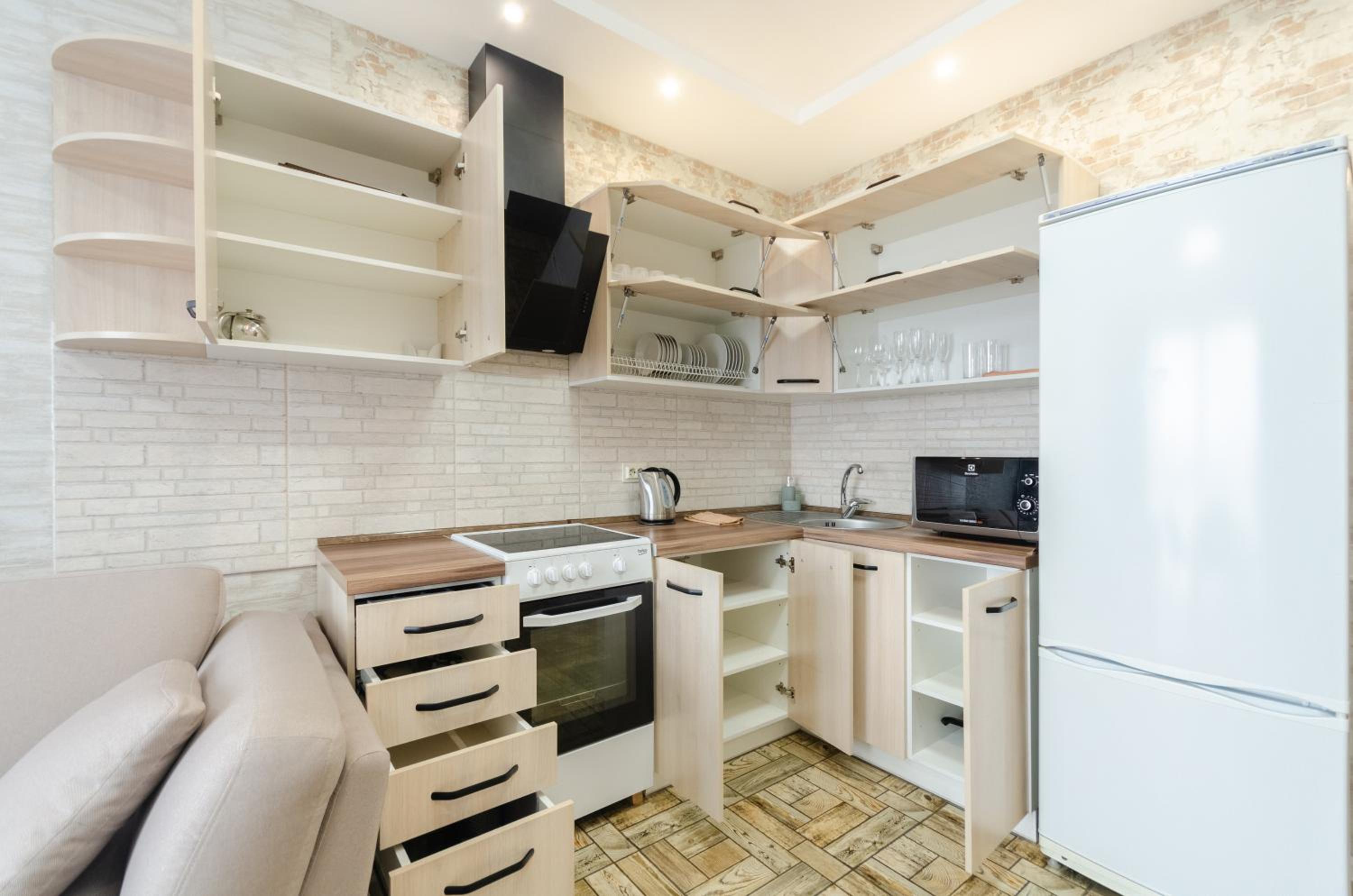 ДДД! 7-27 Kvartet, Vasyl Lypkivskyi 16g, Kyiv, railway station, metro nearby, panoramic city view, Petrovdom Apartment