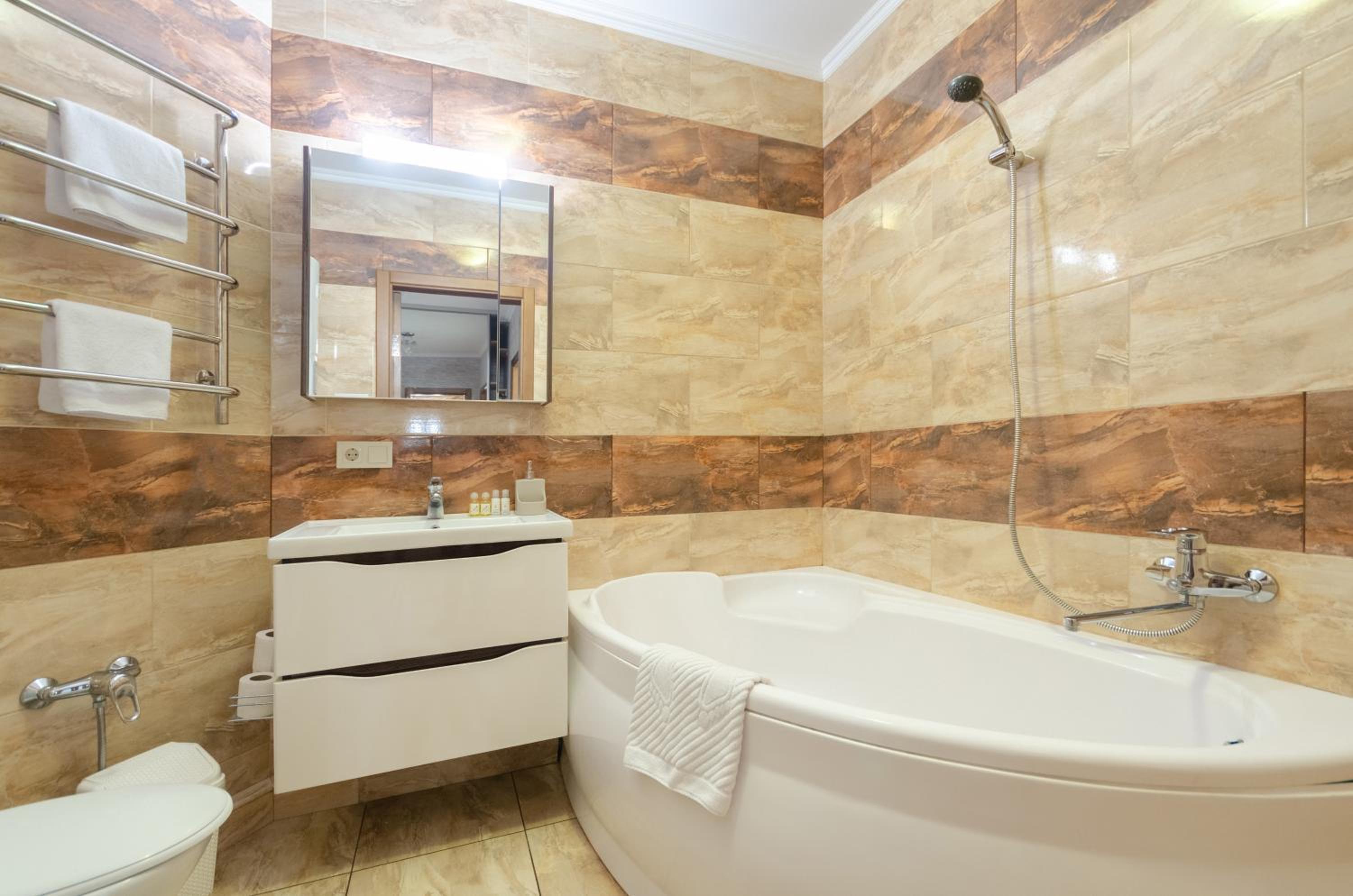 ДДД! 7-27 Kvartet, Vasyl Lypkivskyi 16g, Kyiv, railway station, metro nearby, panoramic city view, Petrovdom Apartment