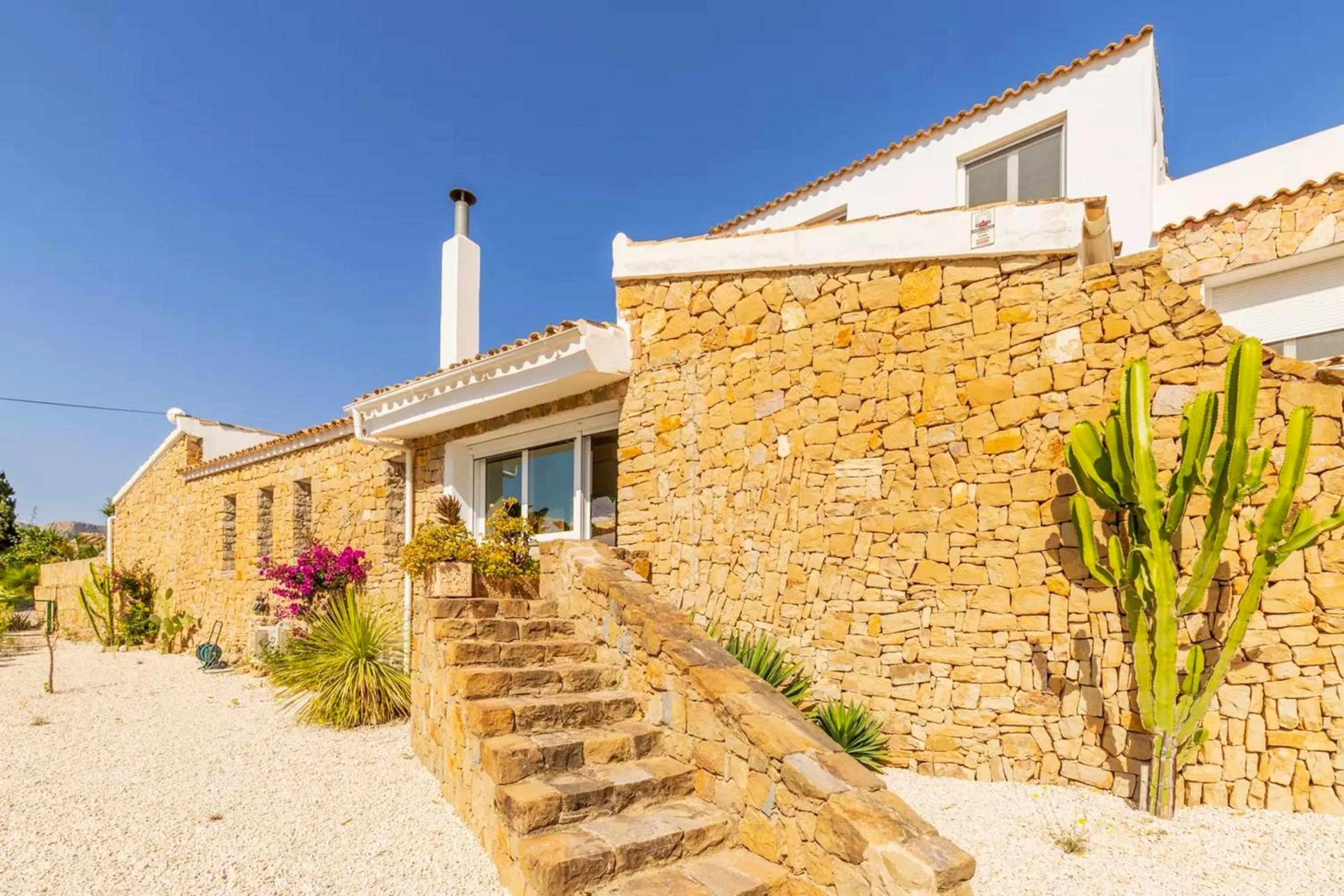 Mediterranean villa in Calpe with private pool.